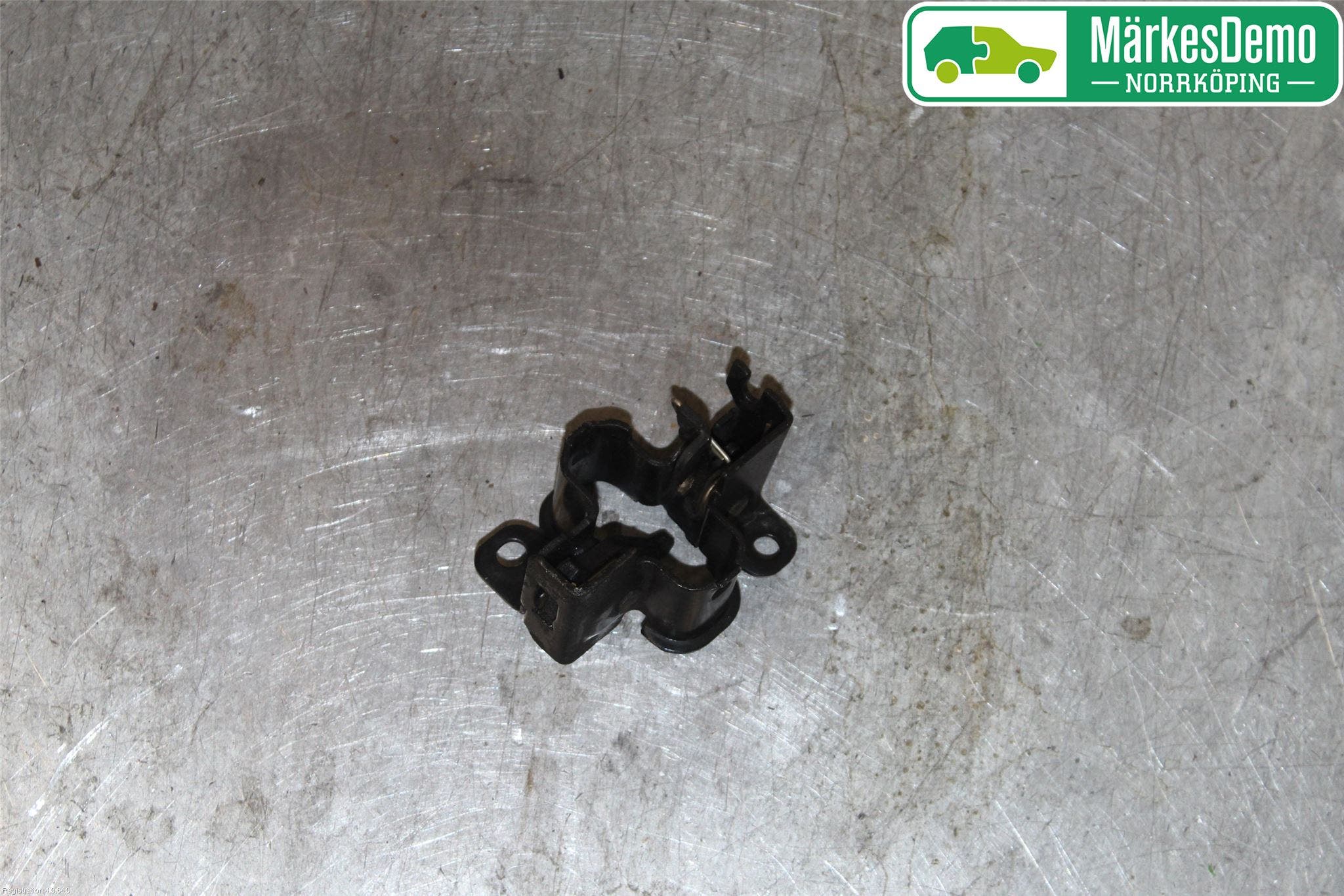 Mercedes-Benz MB E-KLASS (W211) 02-09 Huvlås