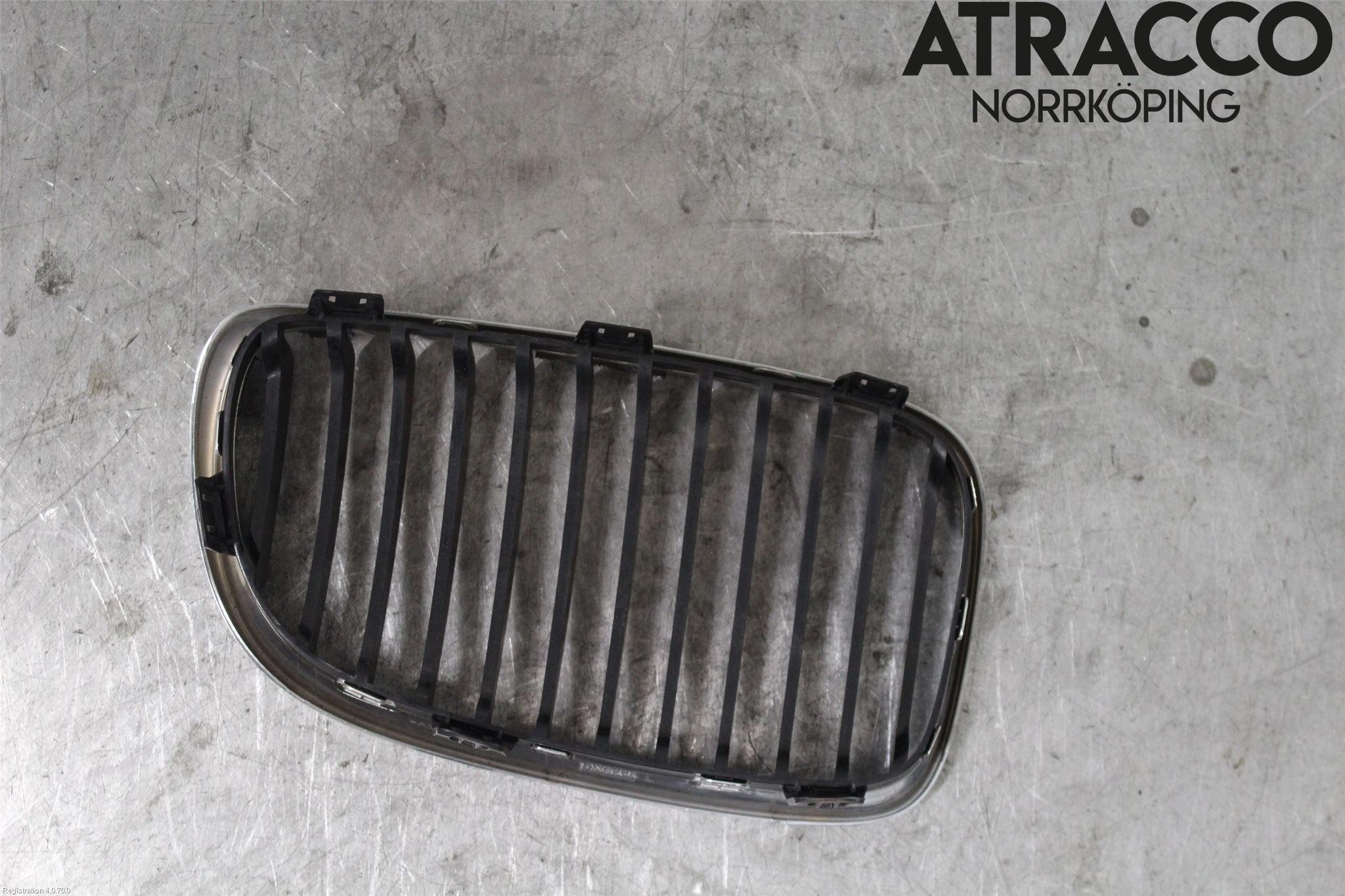 BMW 1 E87/81 5D/3D 03-11 Grilldel Vänster