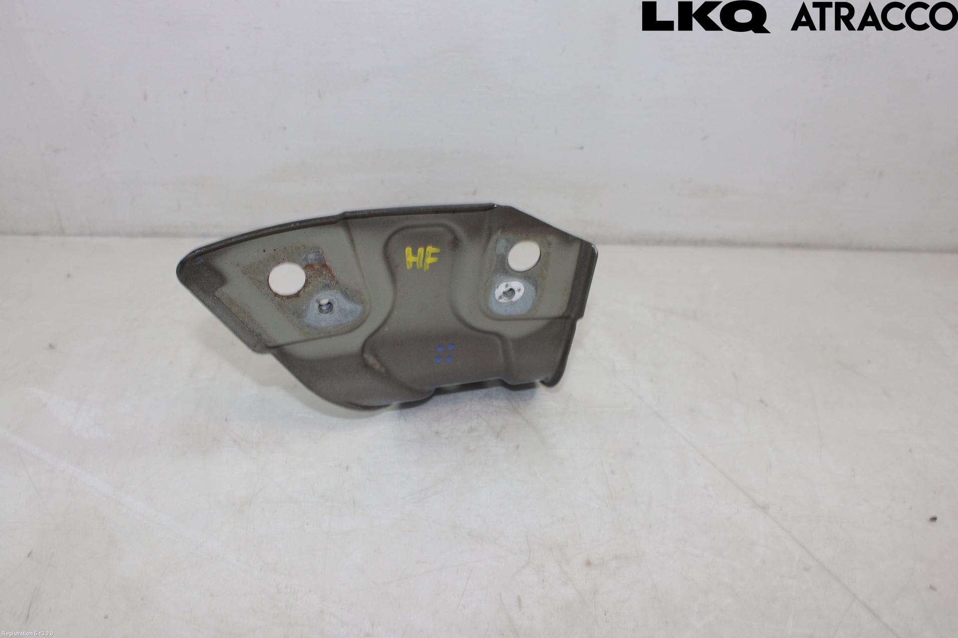 Volkswagen VW PASSAT 11-14 Skärmfäste Fram Hö