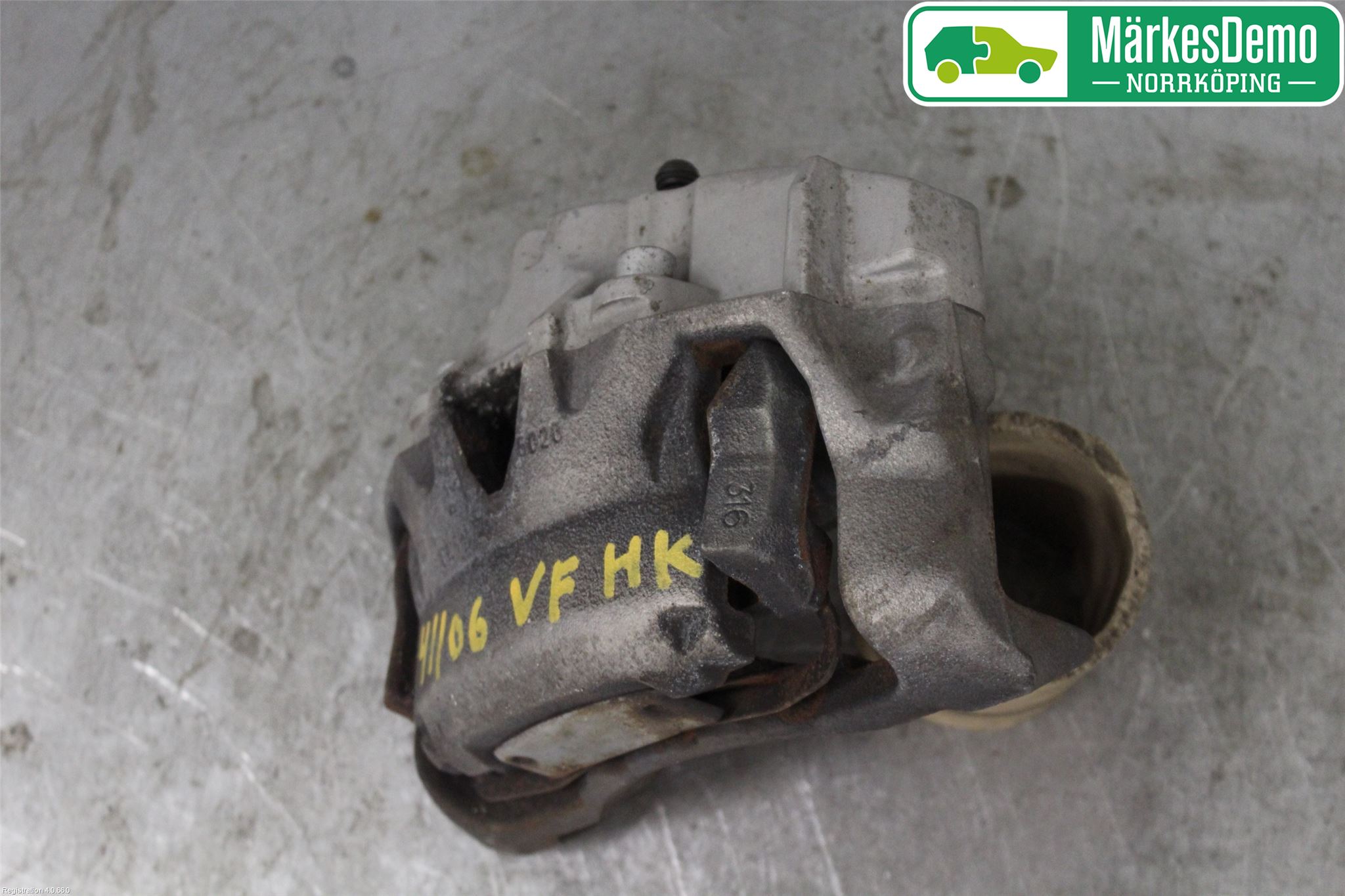 Volvo XC70 14-16 Bromsok Fram Vänster