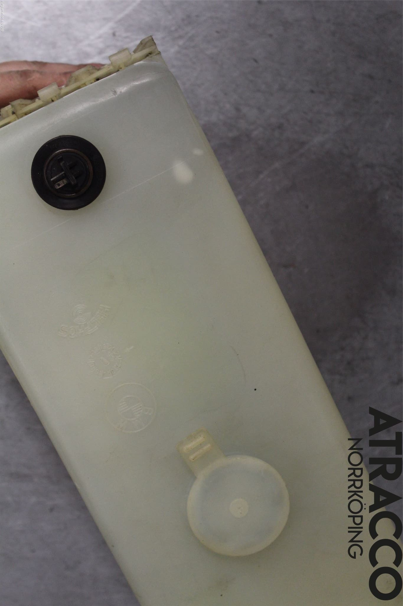 BMW 7 E23      77-86 Spolartank Vindruta