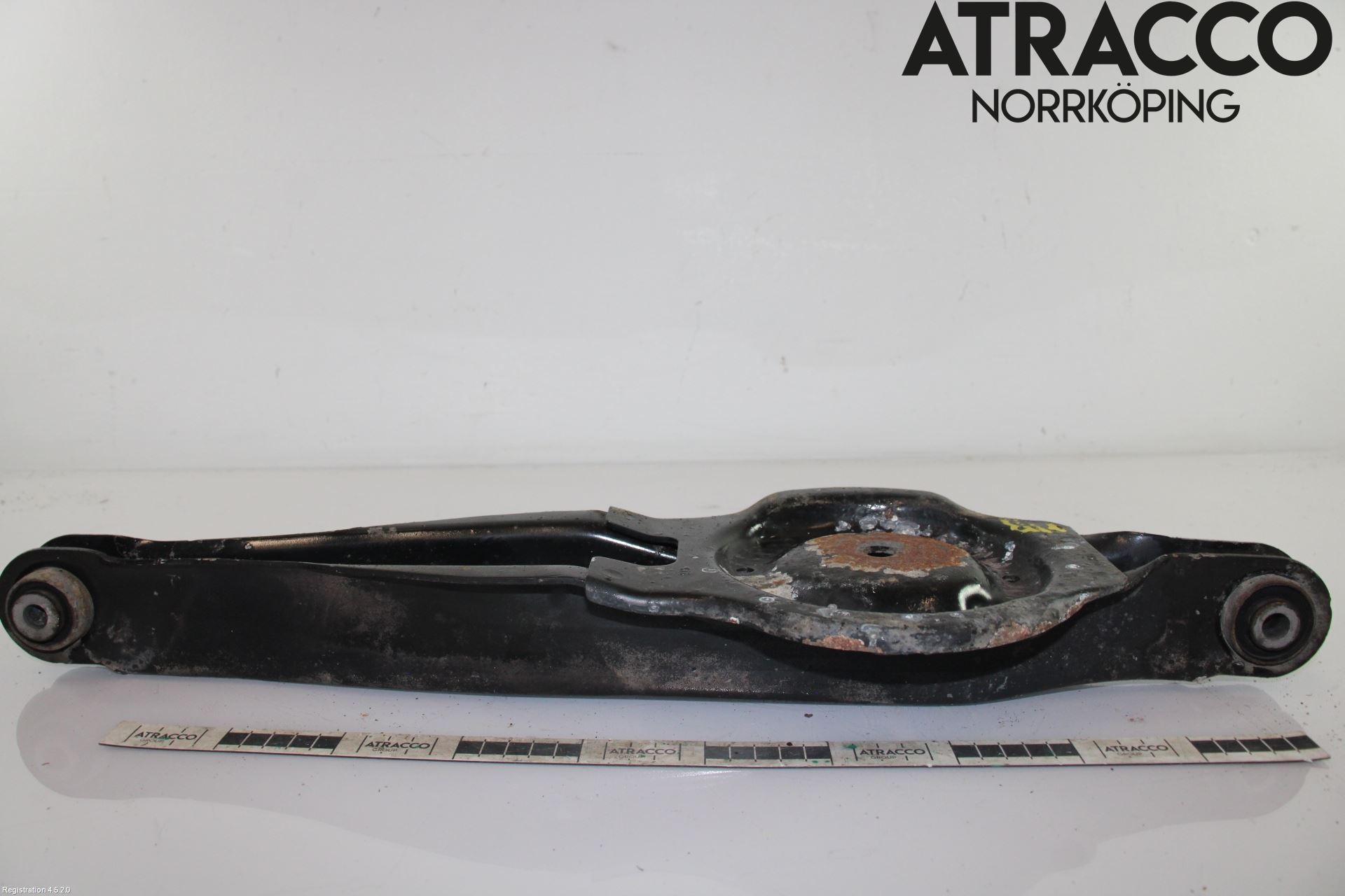 Volvo V60 CROSS COUNTRY 16-18 Bärarm Bak Höger