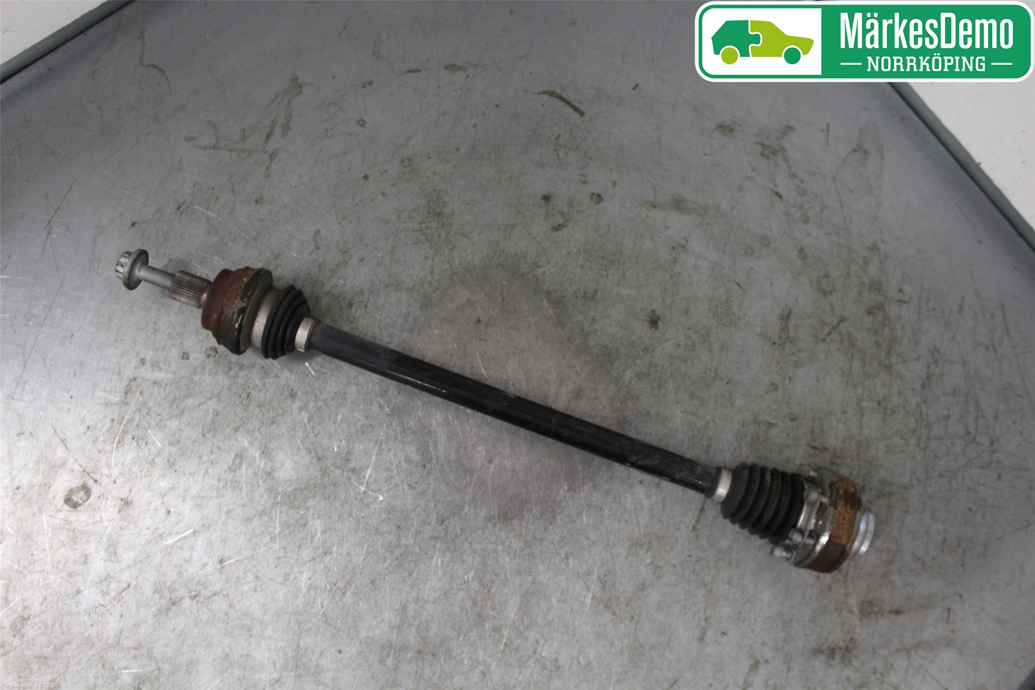 Volkswagen VW TIGUAN 16-24 Drivaxel Bak Höger