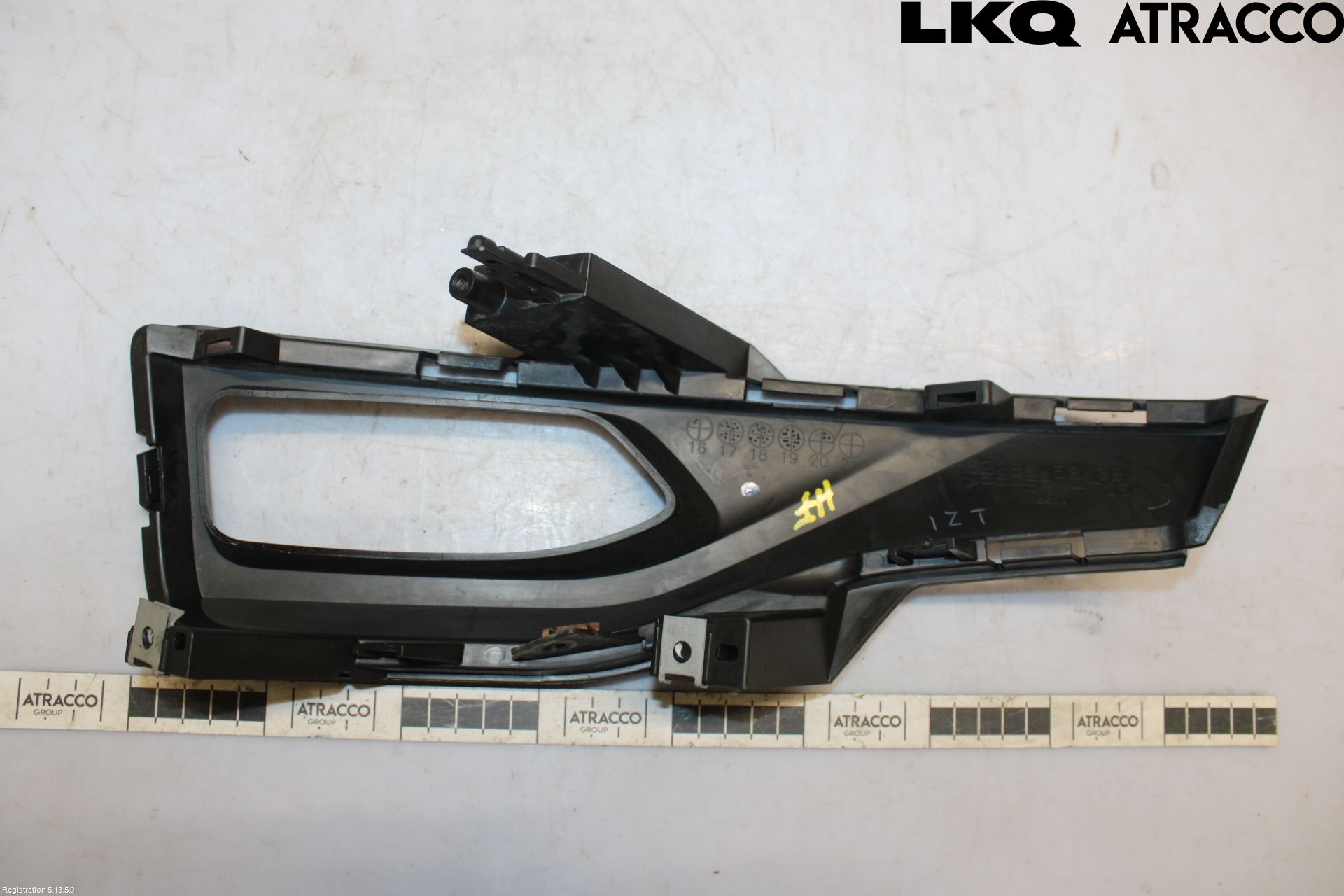 Nissan LEAF 18- Dimljussarg Fram