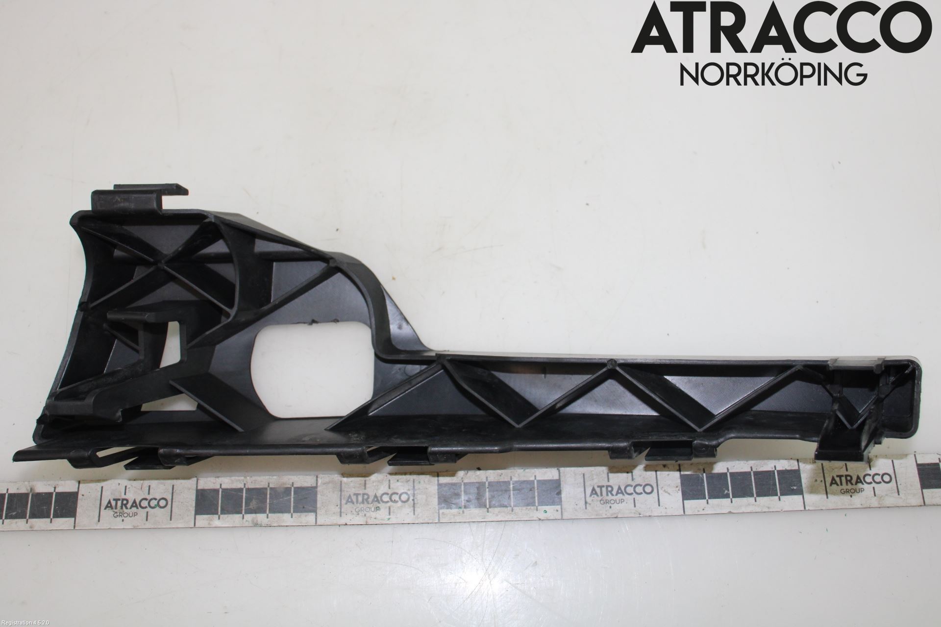 Ford FOCUS     04-07 Stötfångarfäste Fram Hö
