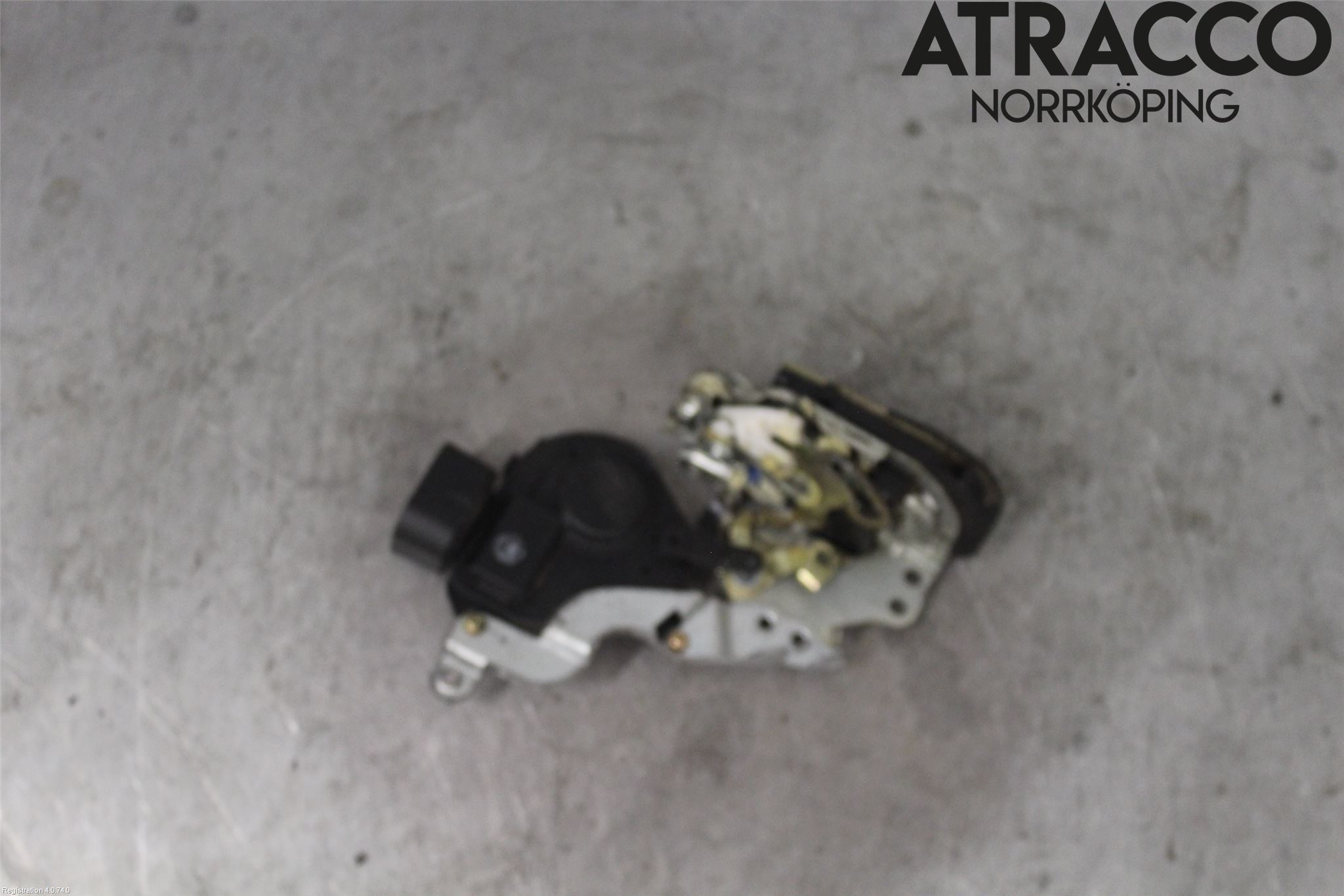 Lexus IS 200/300   99-05 Låskista-Dörrlås