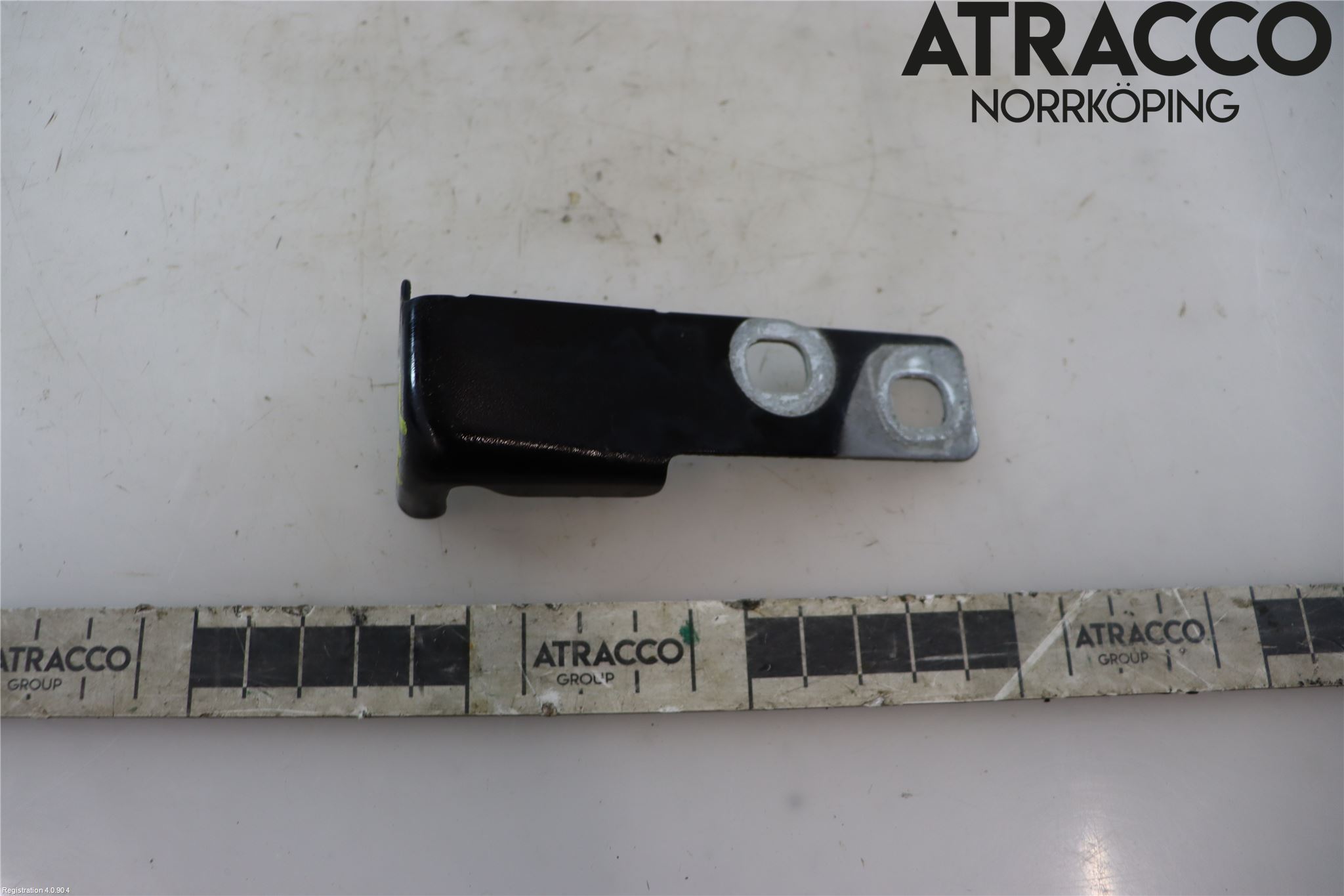 Audi A4/S4 B9 20- Skärmfäste Fram Hö