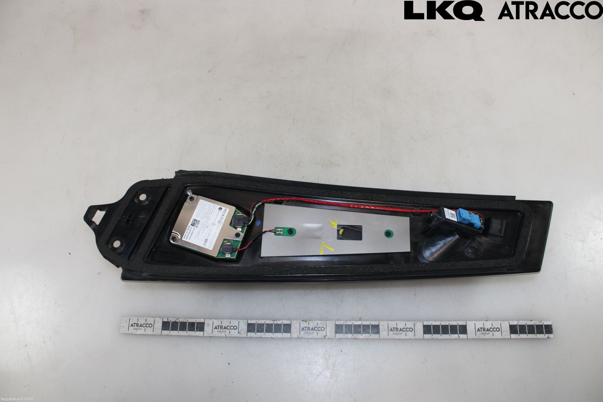 Tesla MODEL 3 17- Dörr Dekorlist Fram Vä