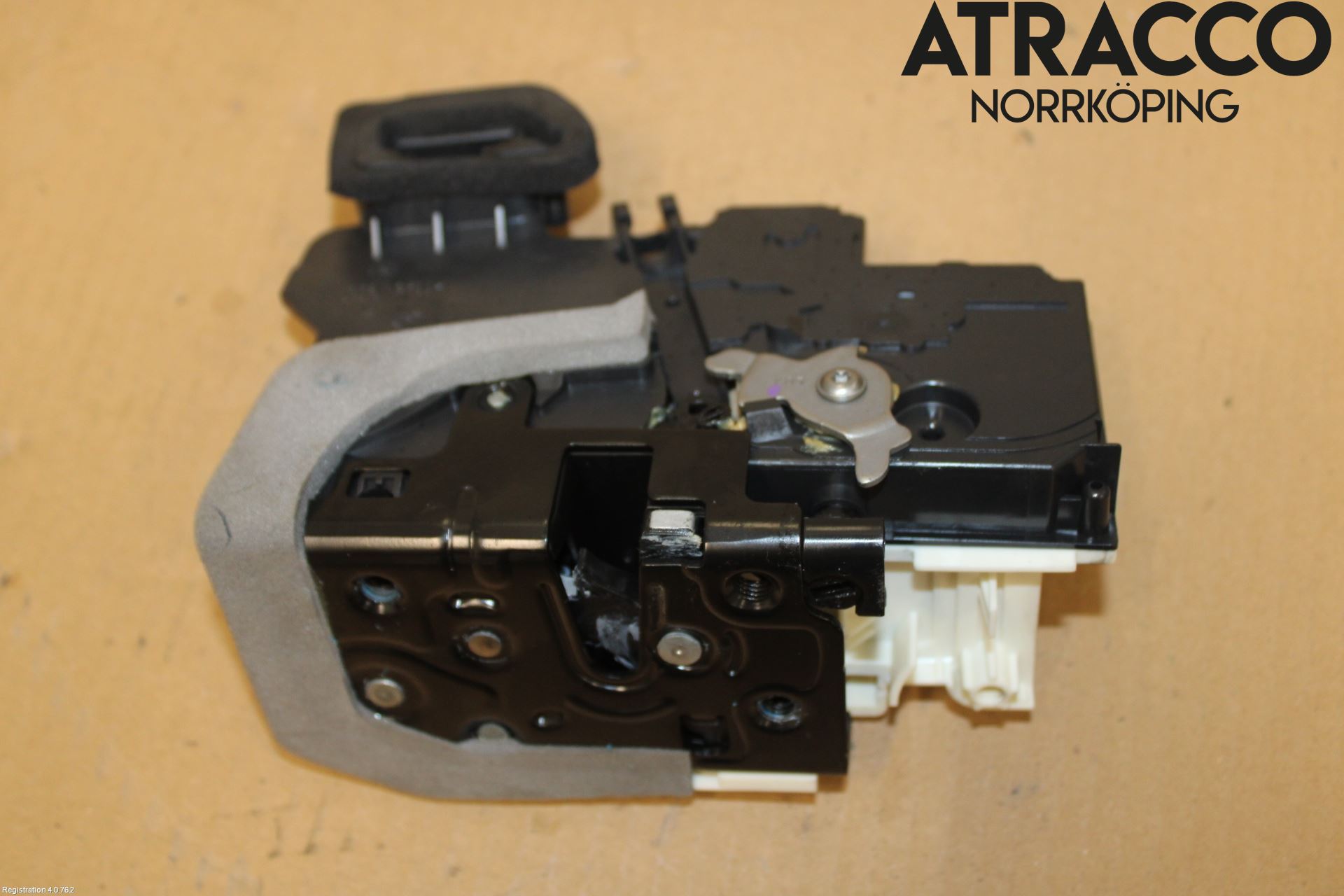 Audi A6 F2/C8 19- Låskista-Dörrlås