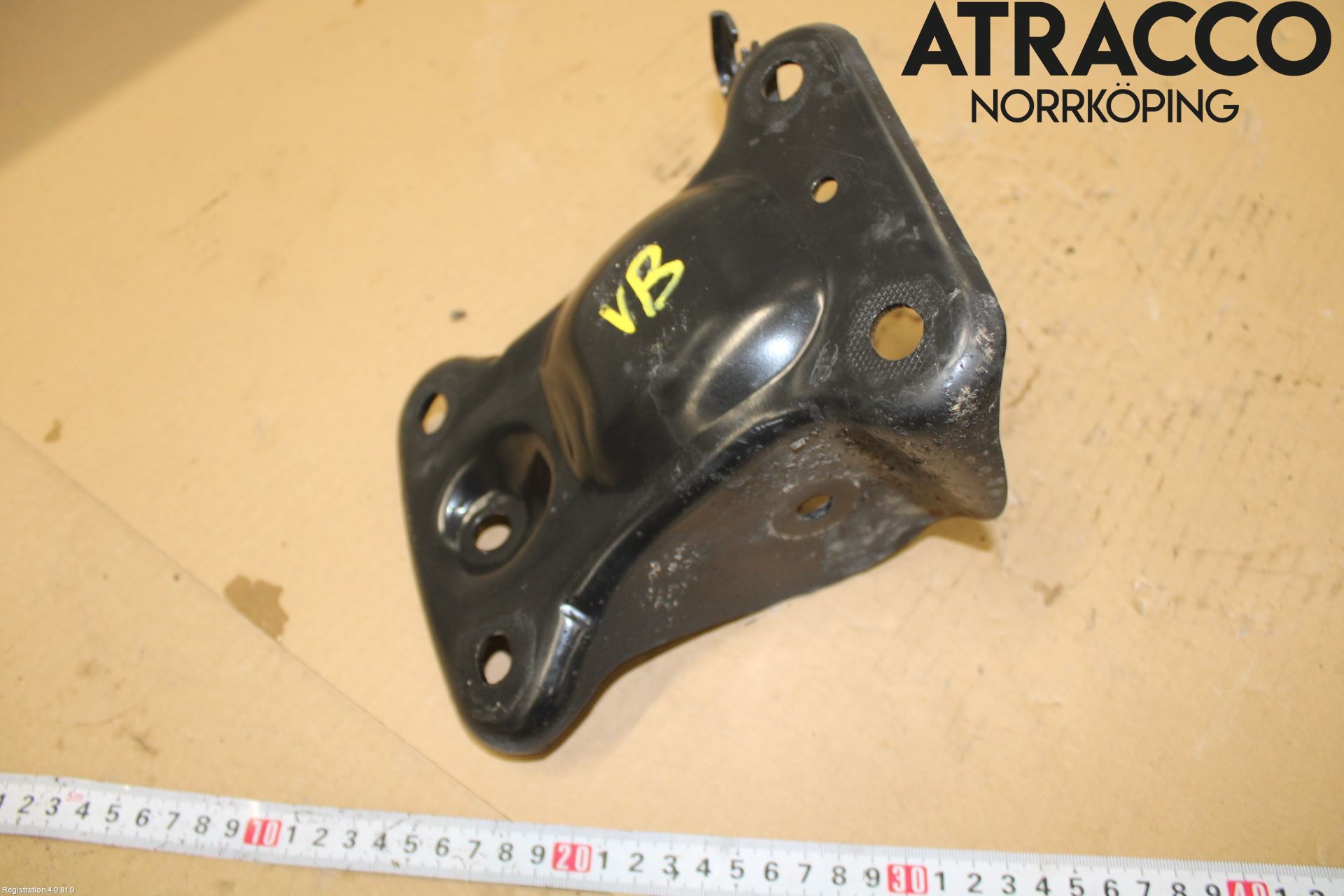 Audi A1 19- Bakaxel Fäste