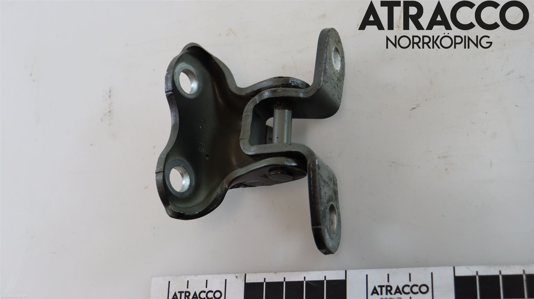 Toyota AVENSIS 16-18 Dörrgångjärn