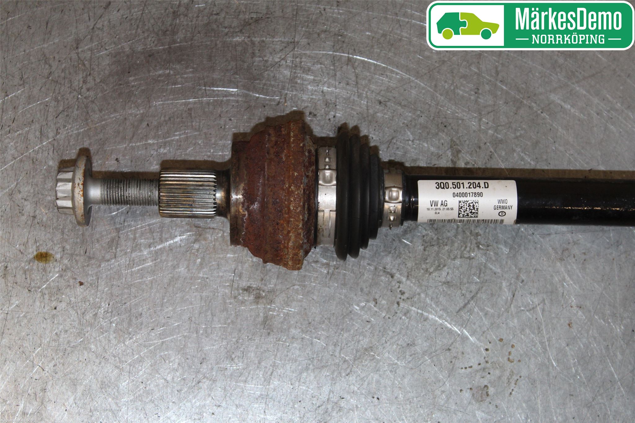 Volkswagen VW PASSAT 15-19 Drivaxel Bak Höger