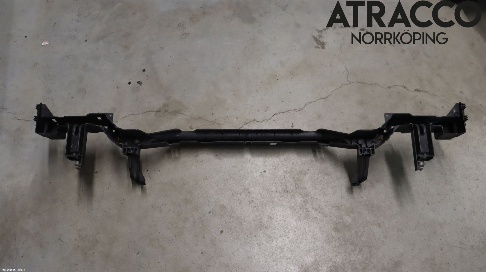 Jaguar XJ X350        03-09 Frontplåt Undre