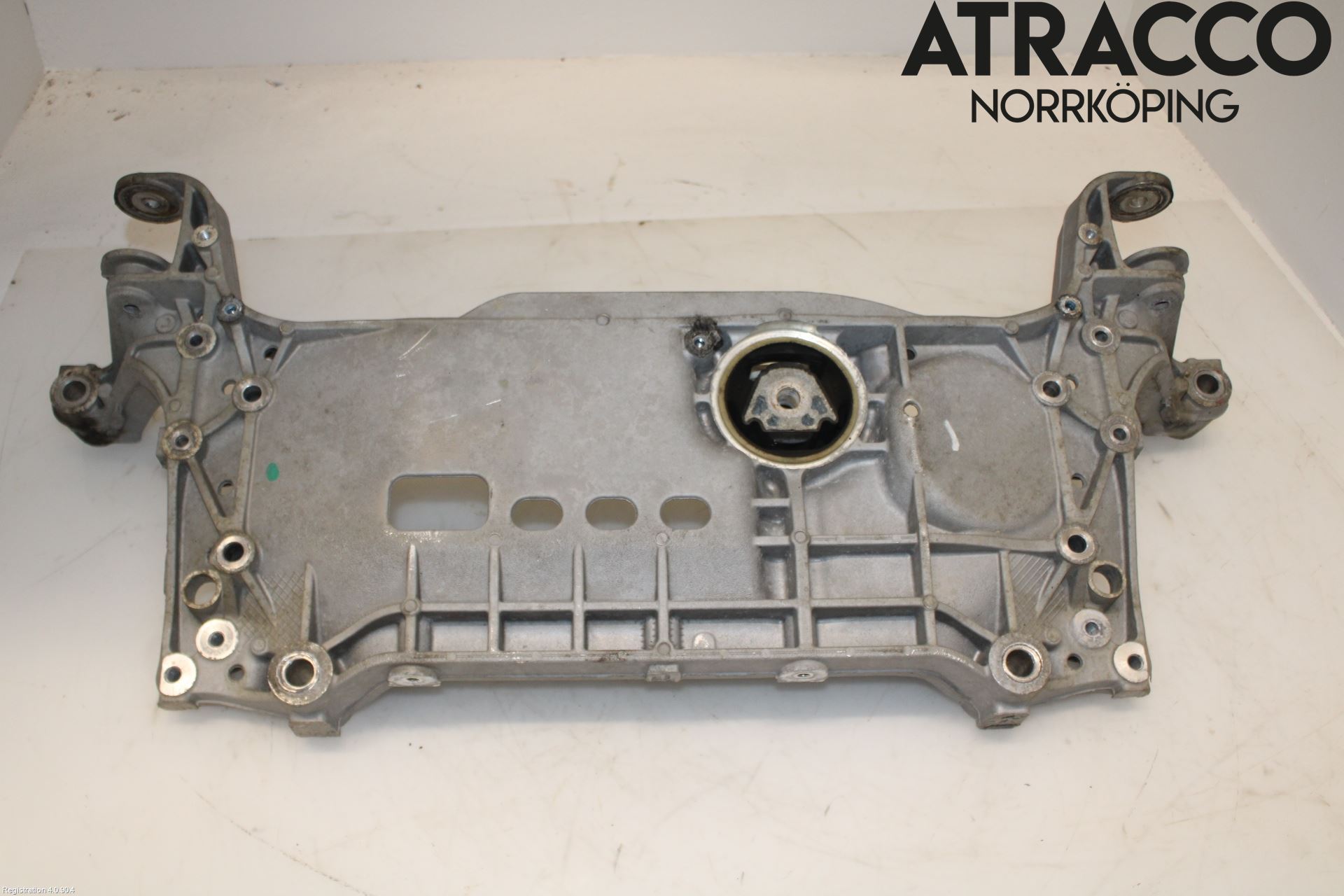 Audi Q3 8U 12-18 Framvagnsbalk