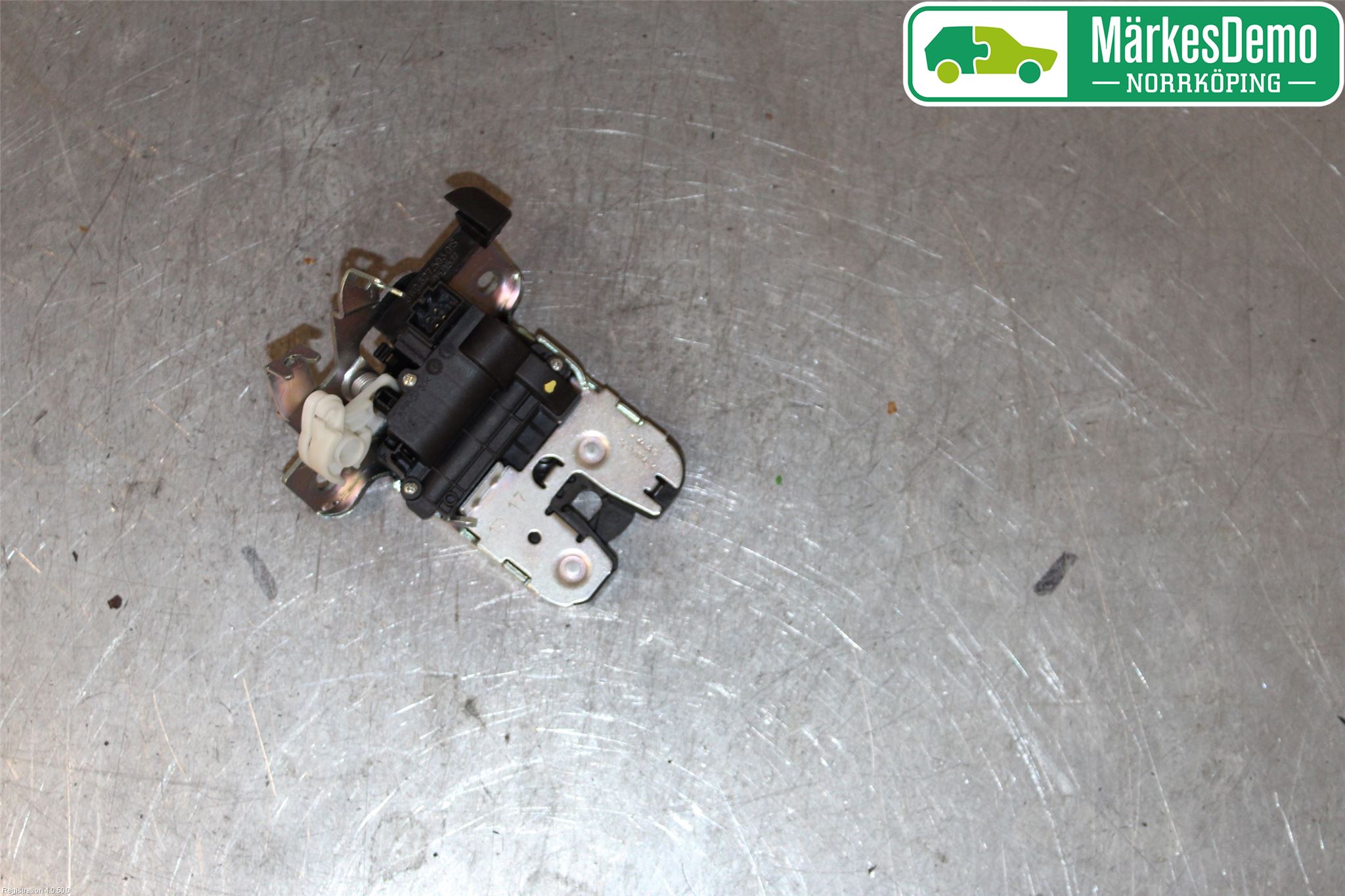 Audi A4/S4 B9 16-19 Låskista Baklucka