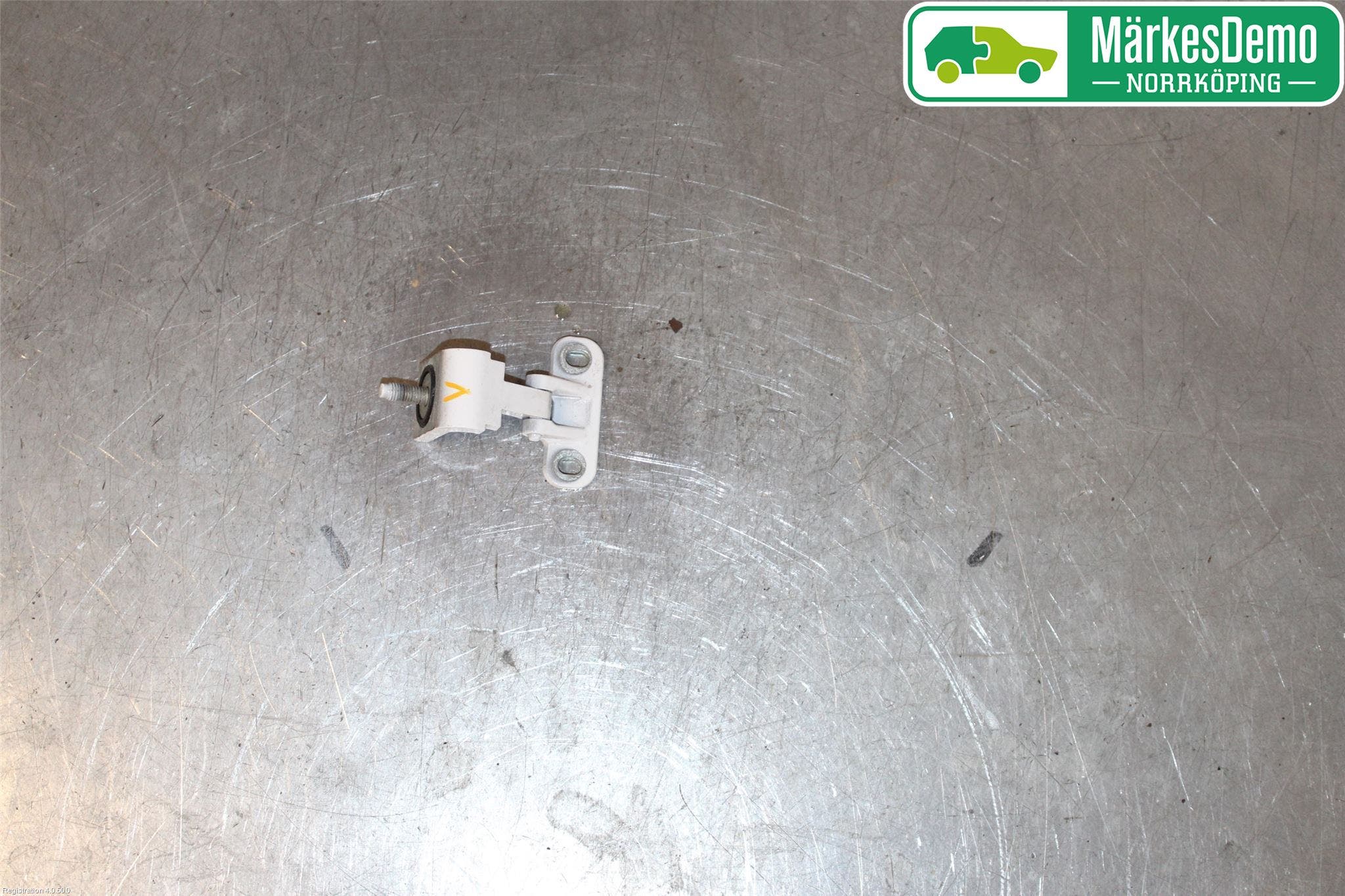 Audi Q2/SQ2 17- Bakluckegångjärn Vä