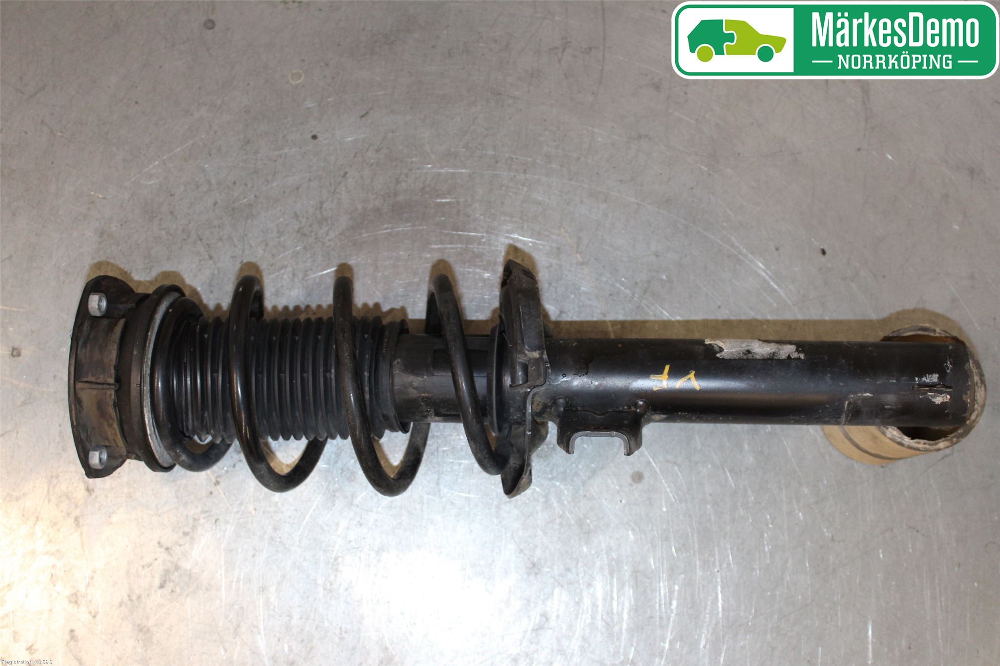 Volkswagen VW PASSAT 15-19 Fjäderben Fram Höger