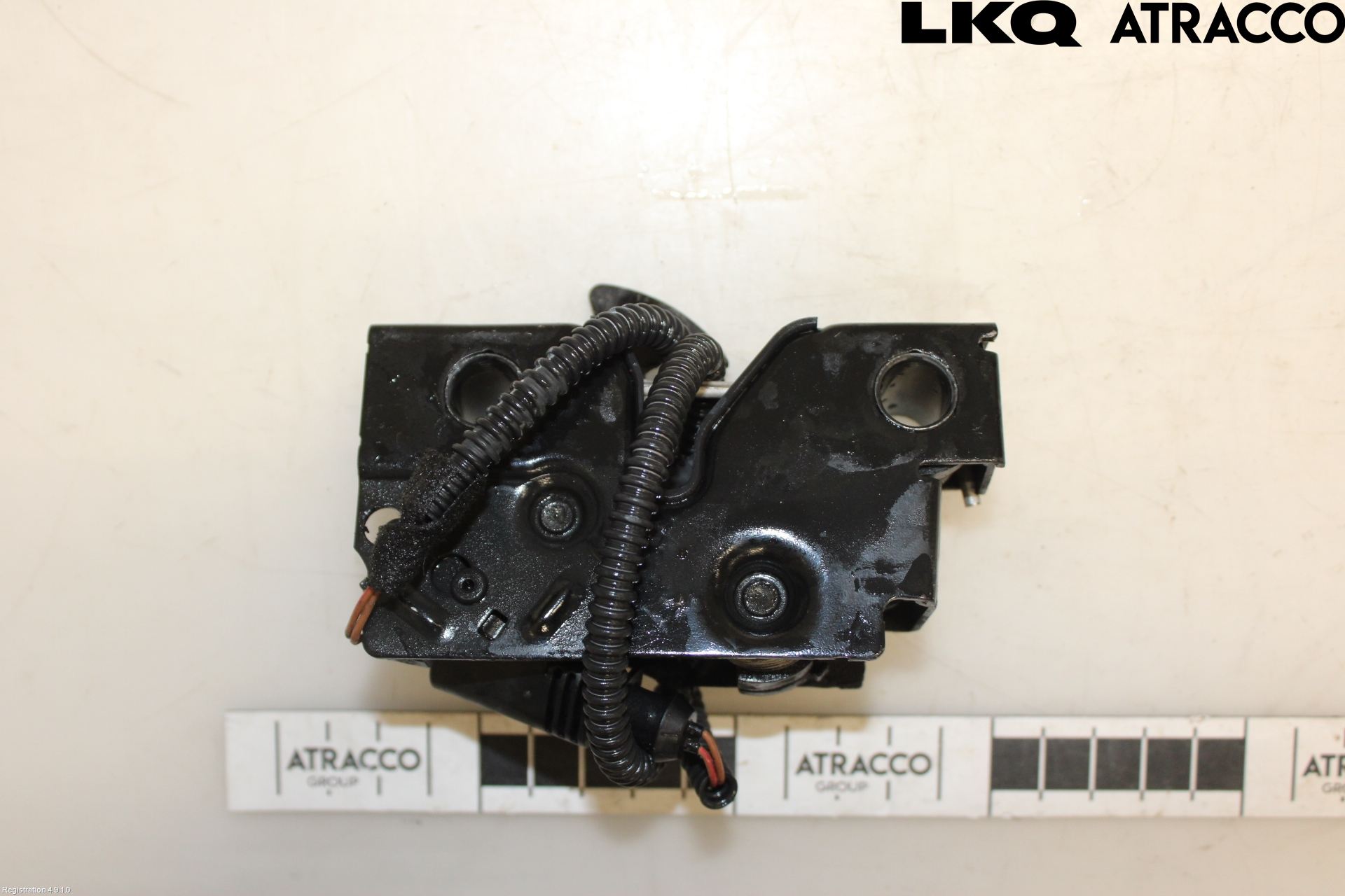 Volkswagen VW PASSAT 15-19 Huvlås
