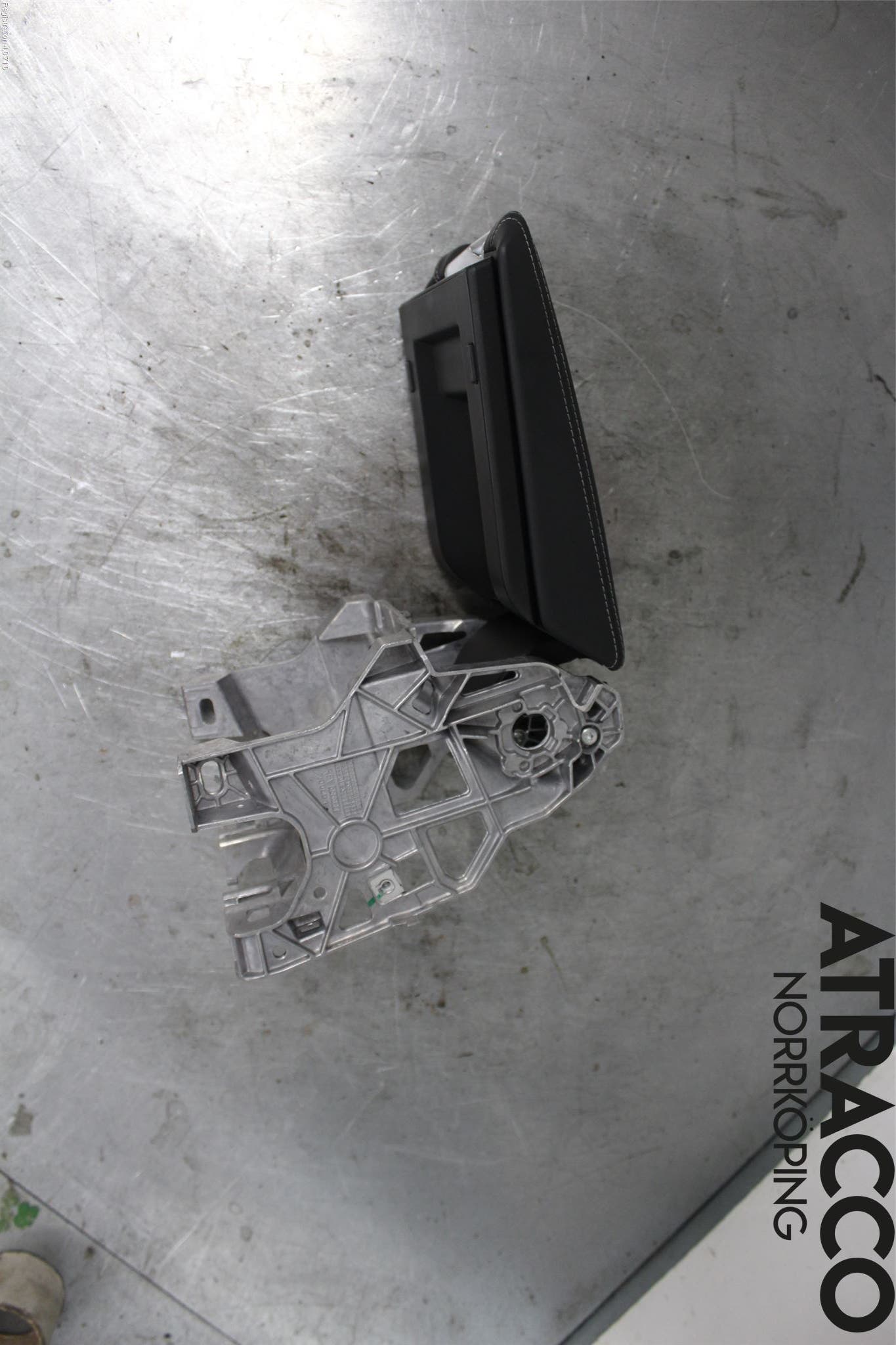 Audi A7 Sportback 4K 18- Inredning Armstöd