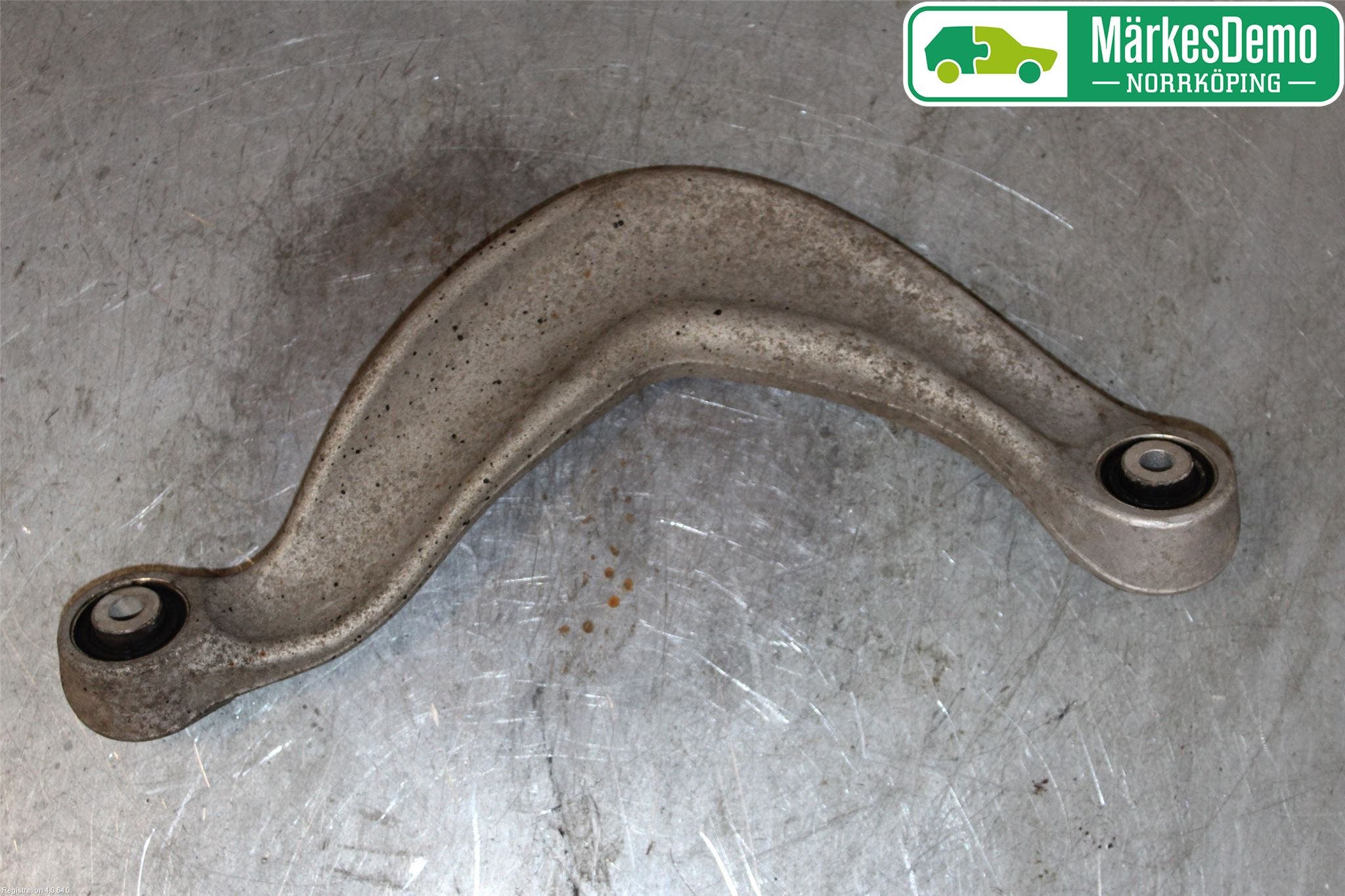 Audi A4 12-15 Bärarm Bak Övre Höger