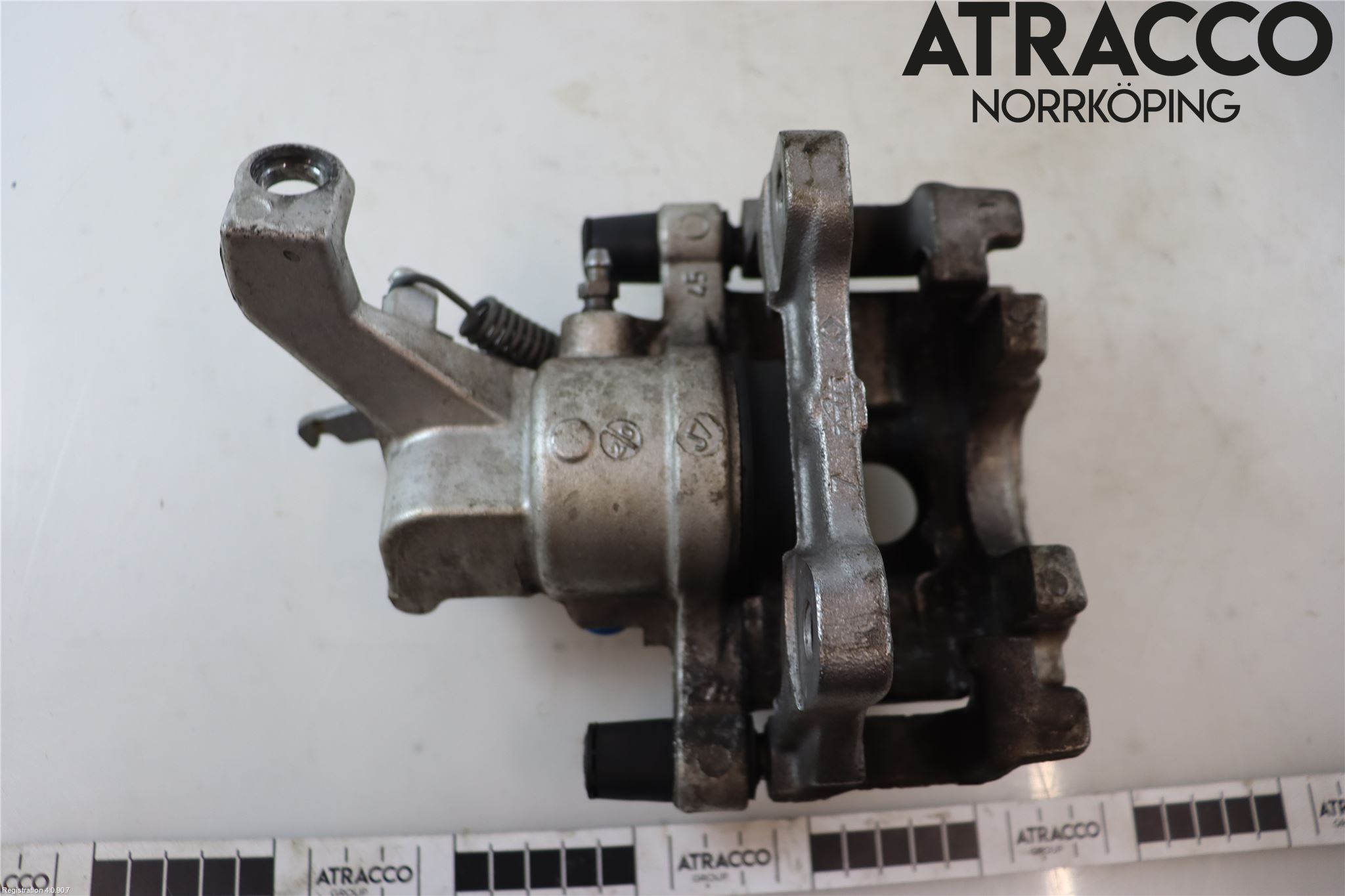 Jaguar XJ X350        03-09 Bromsok Bak Höger