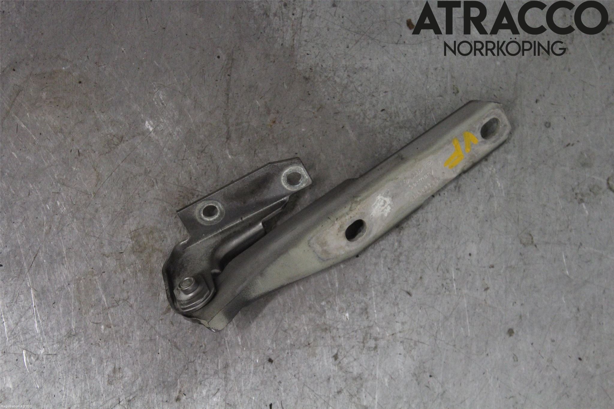 Audi ALLROAD 01-05 Huvgångjärn