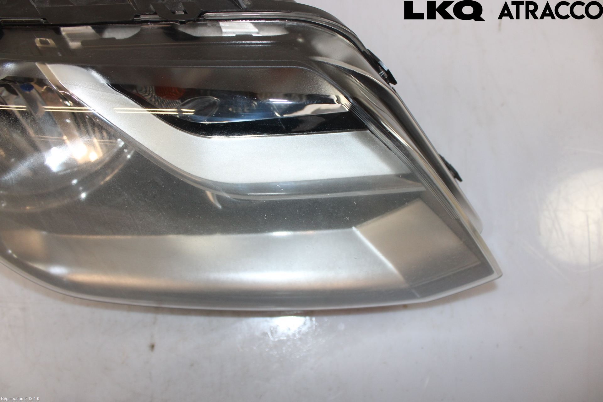 Volkswagen VW AMAROK 2H 10-22 Strålkastare Höger