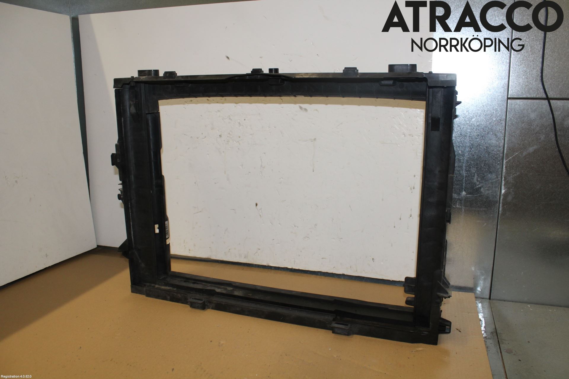 BMW 5 E60/61 Sed/Tou 02-10 Kylarfäste-Ram-Balk