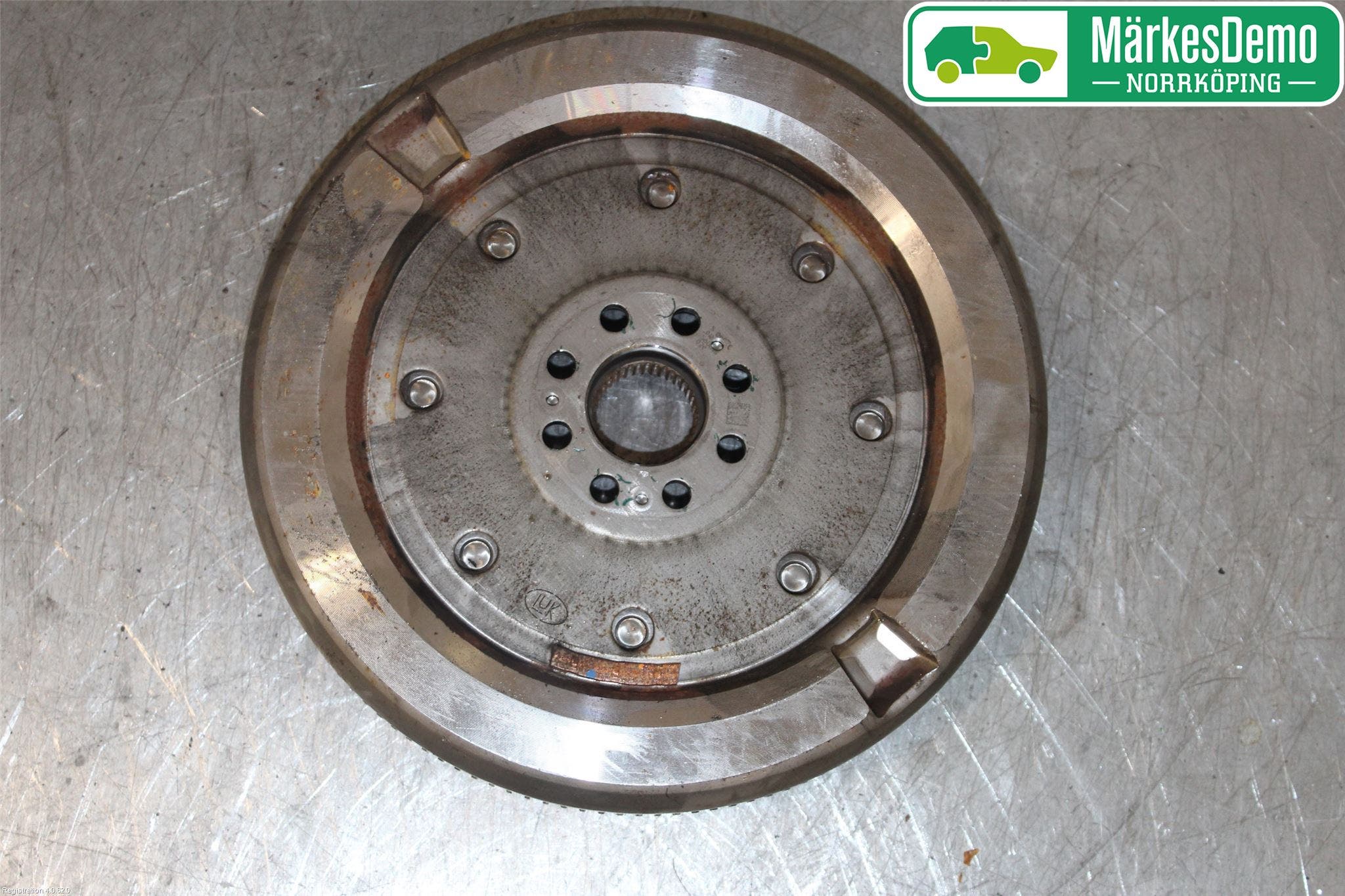 Volkswagen VW PASSAT 15-19 Svänghjul Aut