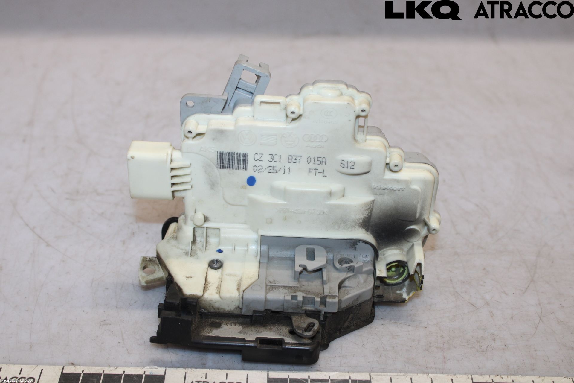 Volkswagen VW PASSAT 11-14 Låskista-Dörrlås