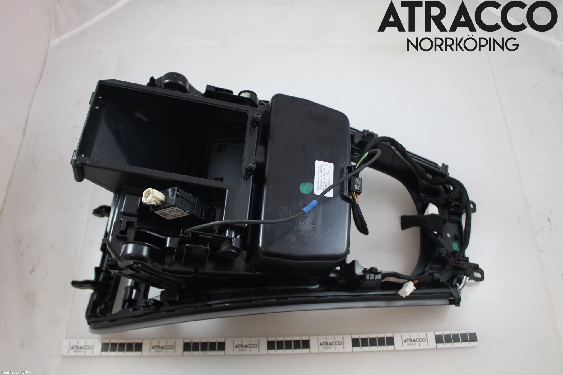 Mercedes-Benz MB EQC (N293) 20- Instrumentkonsoll Mitt