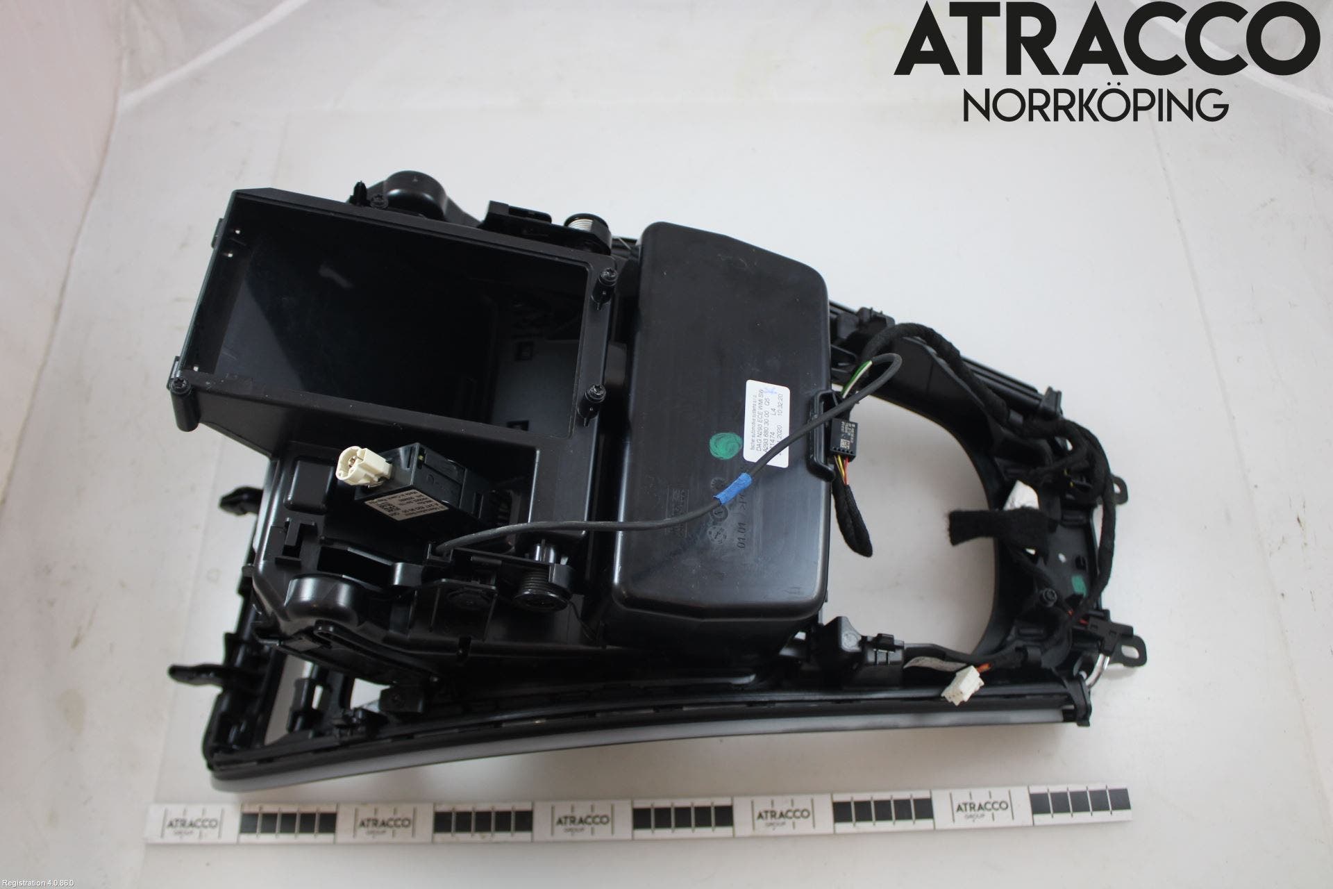 Mercedes-Benz MB EQC (N293) 20- Instrumentkonsoll Mitt