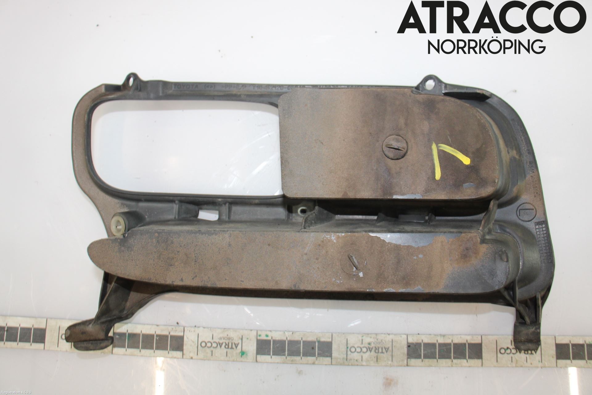 Toyota AVENSIS 03-06 Dimljussarg Fram