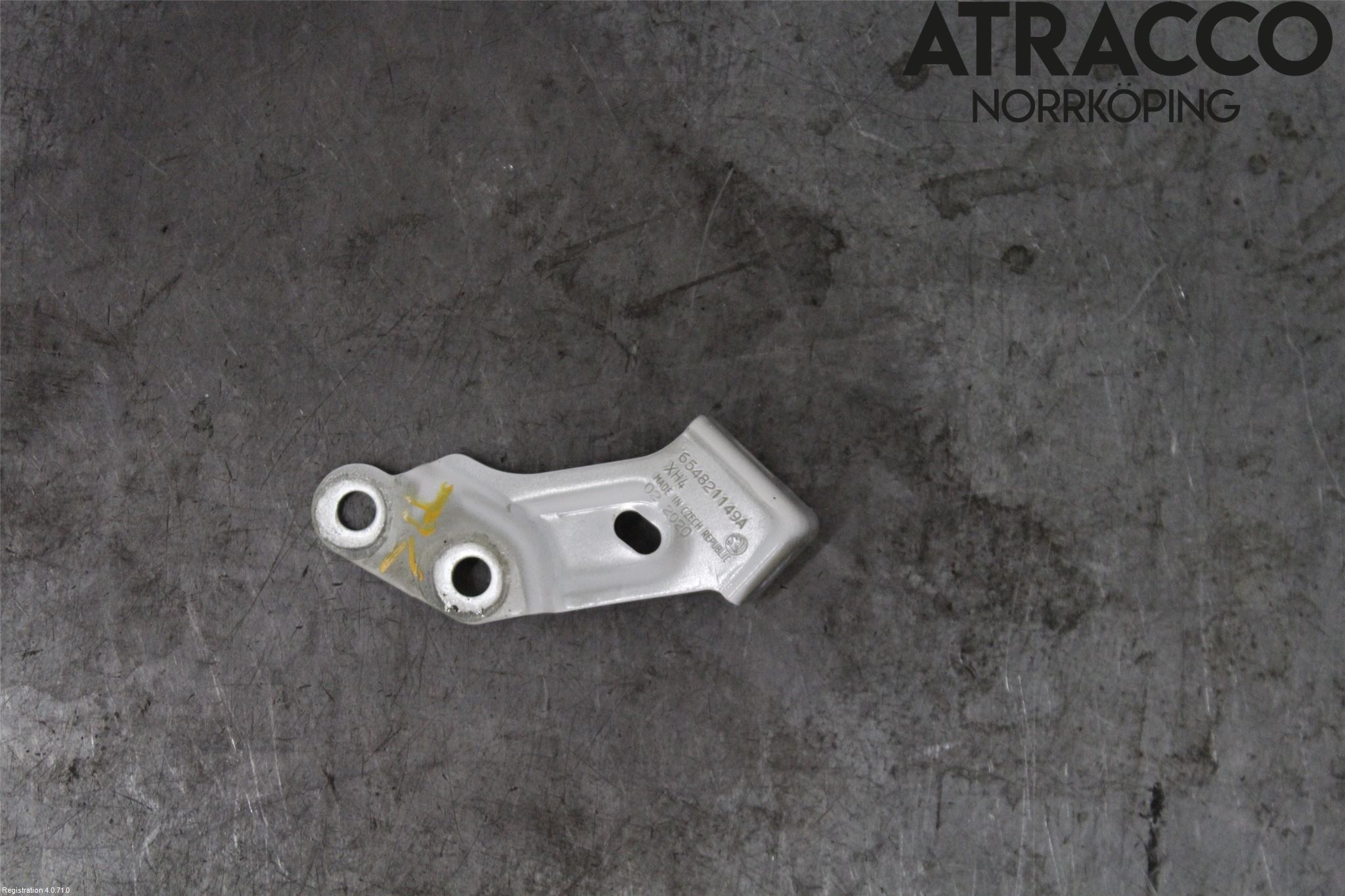 Skoda KAMIQ 20- Skärmfäste Fram Vä