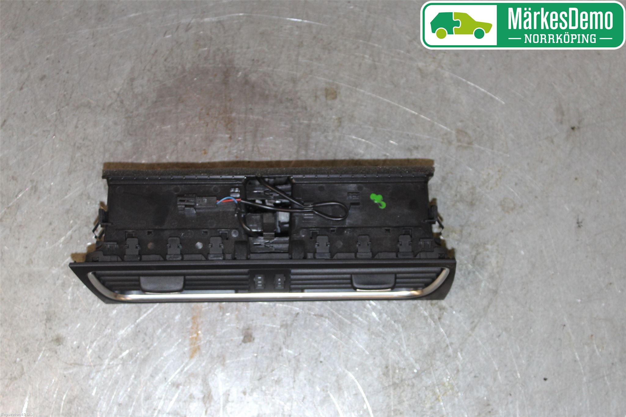 Audi A4/S4 08-11 Defrosterkanal-Munstycke