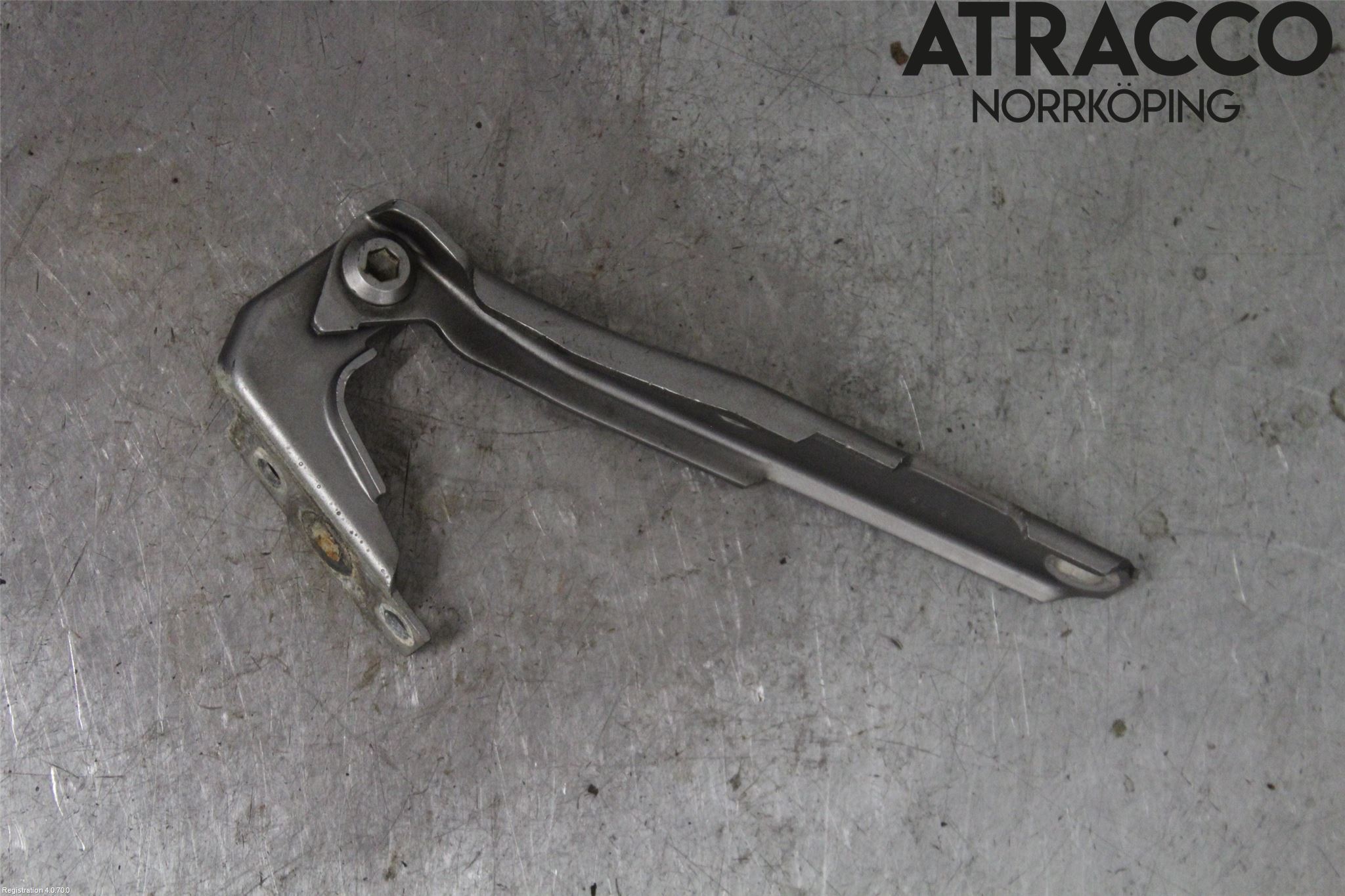 Audi ALLROAD 01-05 Huvgångjärn