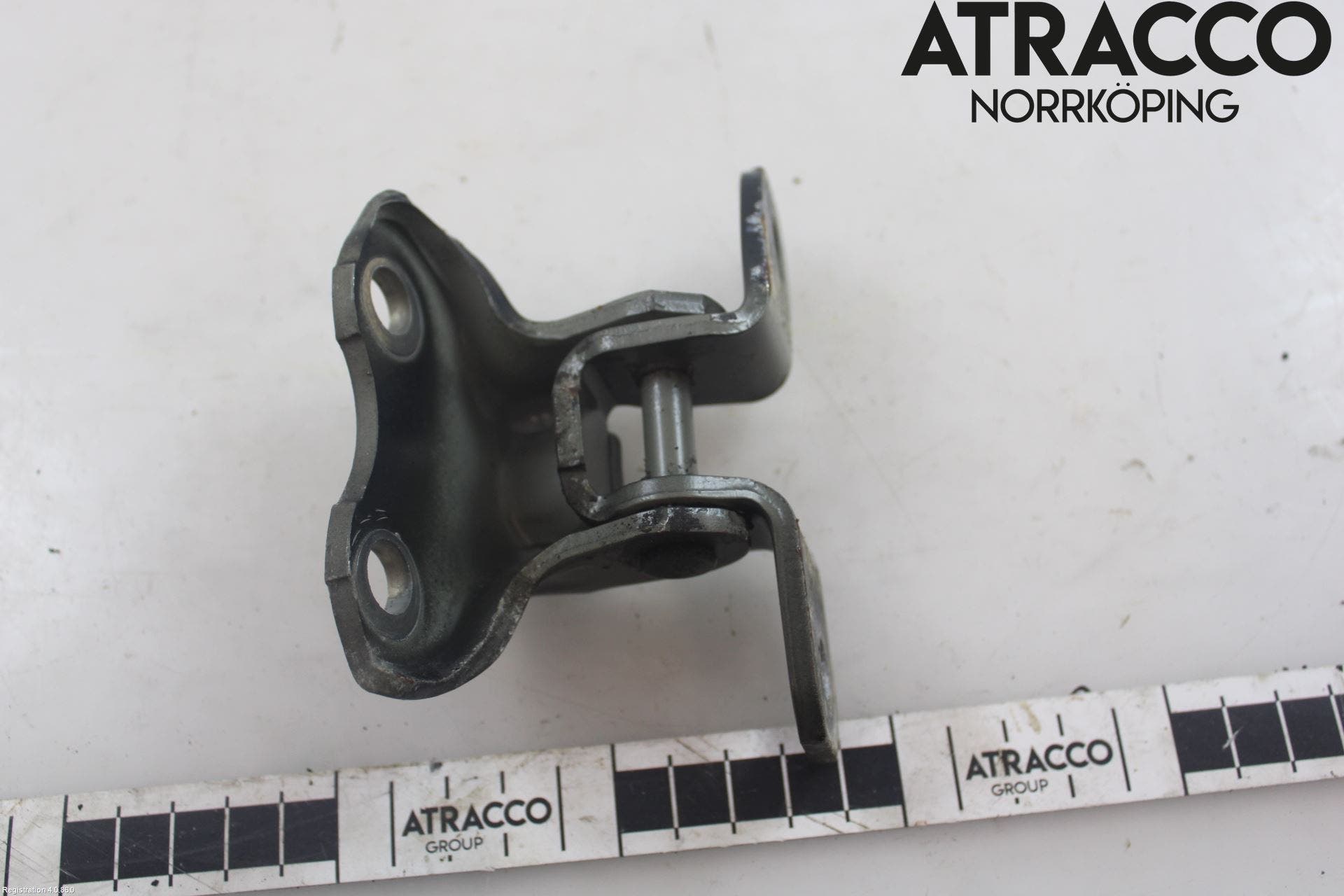 Toyota YARIS XP130 12-14 Dörrgångjärn