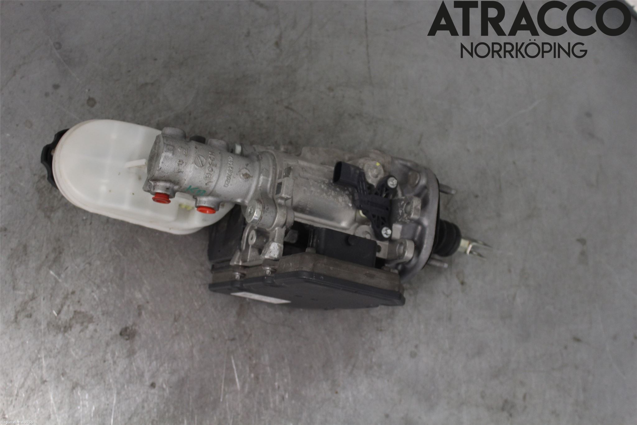 Tesla MODEL S 13- Broms Huvudcylinder