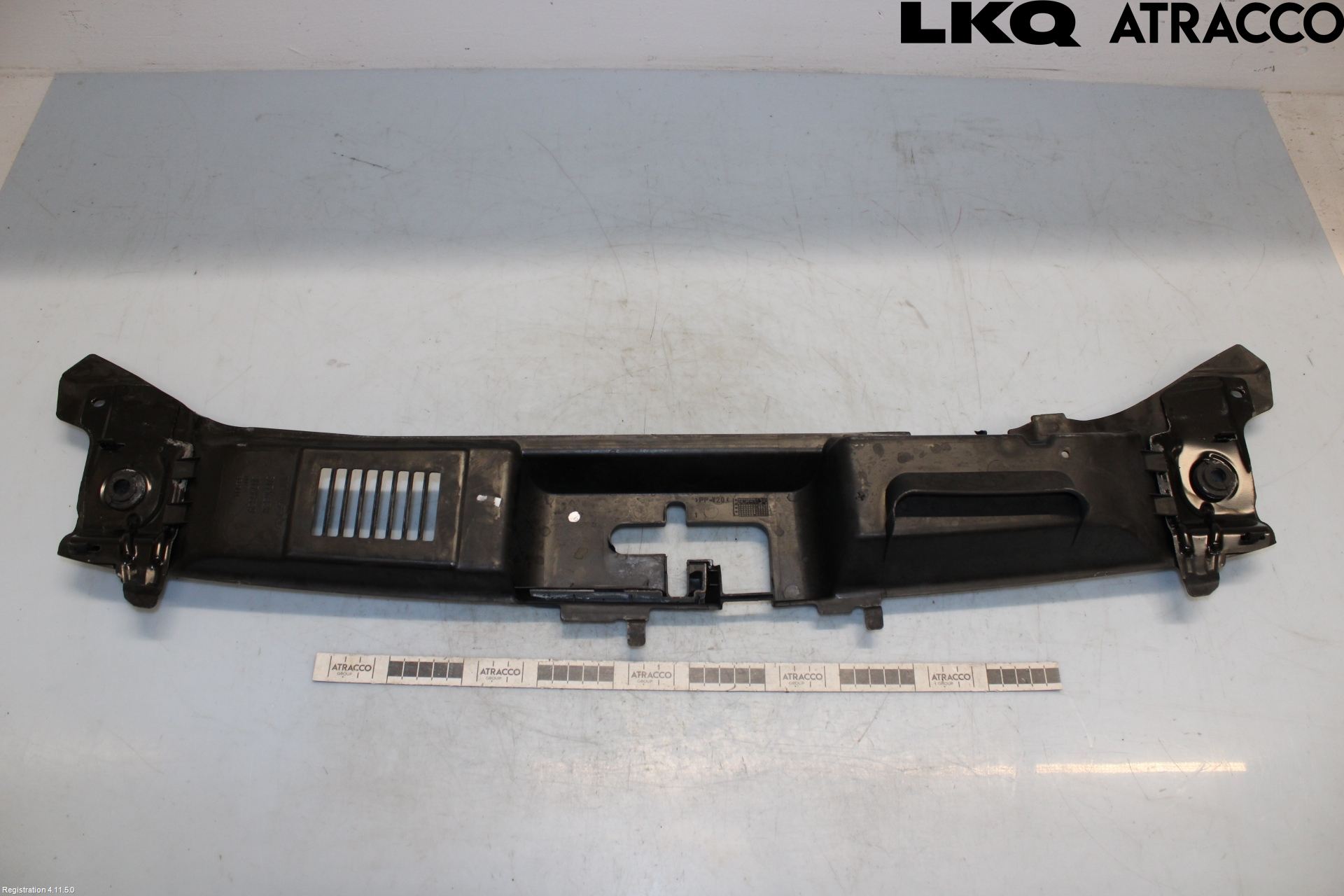 Volvo V50 04-07 Front Huvlåsplåt-Balk