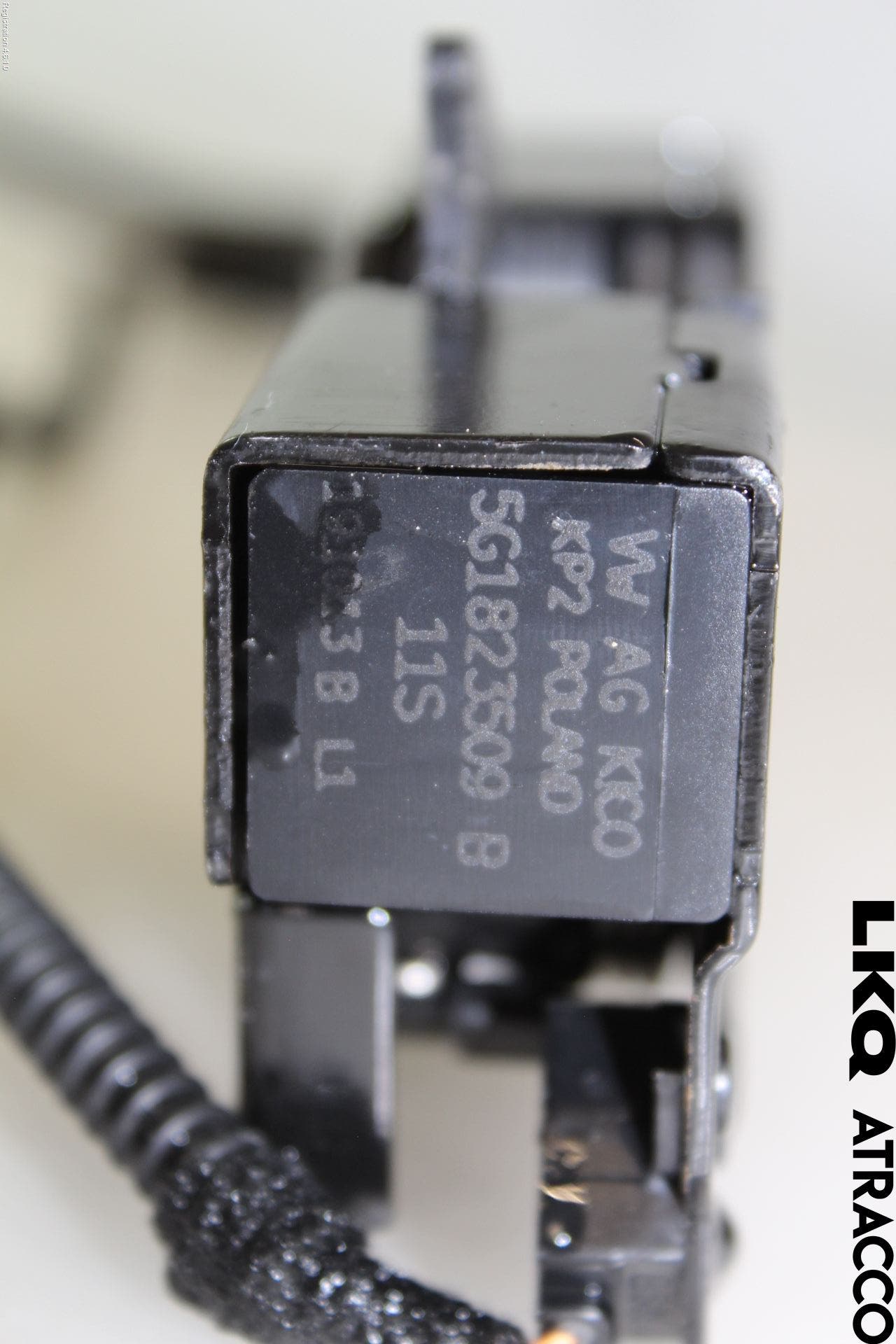 Volkswagen VW GOLF / E-GOLF VII 13-20 Huvlås