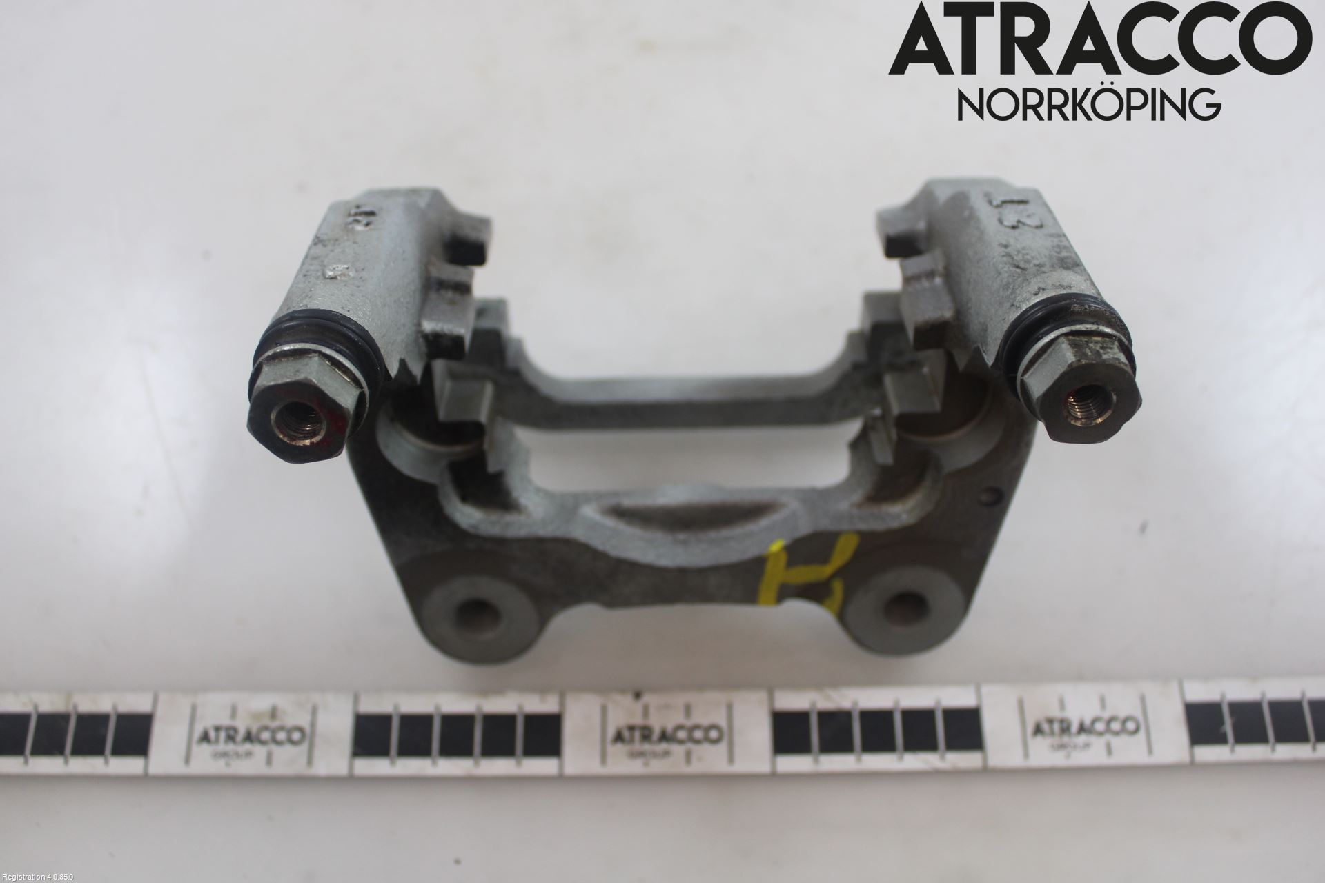 Toyota RAV4 19- Bromsokshållare