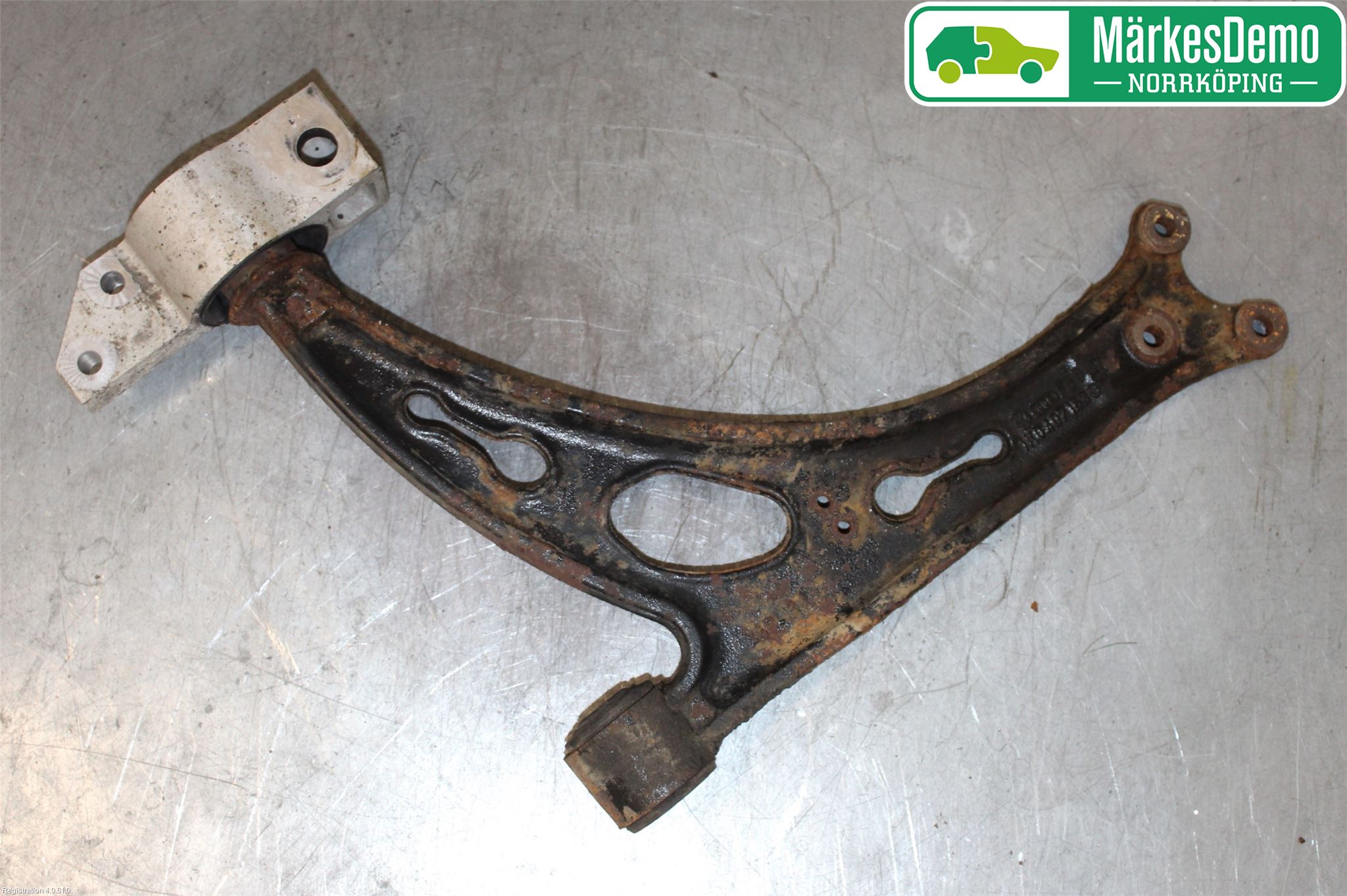 Audi A3/S3 05-13 Bärarm Fram Undre Vä