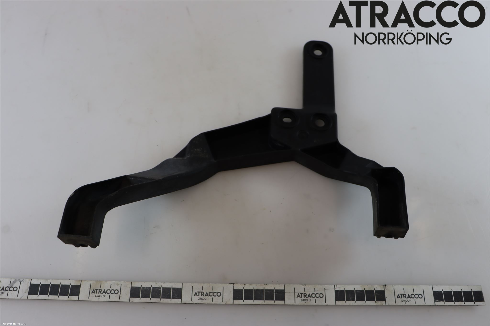 Audi TT/TTS/TT RS 15- Stötfångarfäste Bak Hö