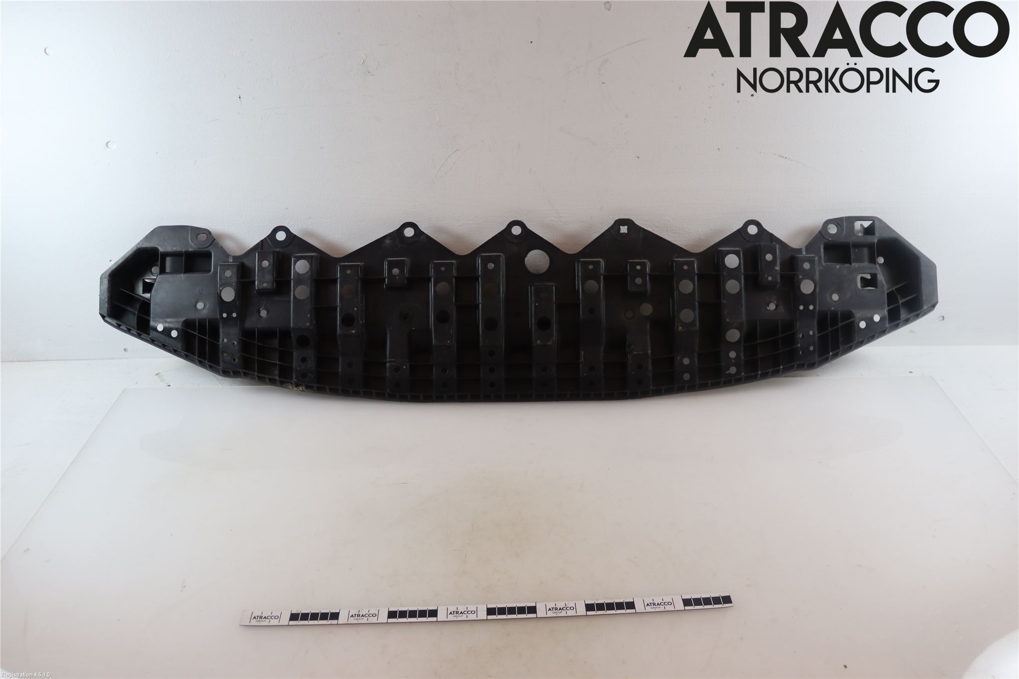 Toyota YARIS XP130 12-14 Hasplåt Plåt-Plast