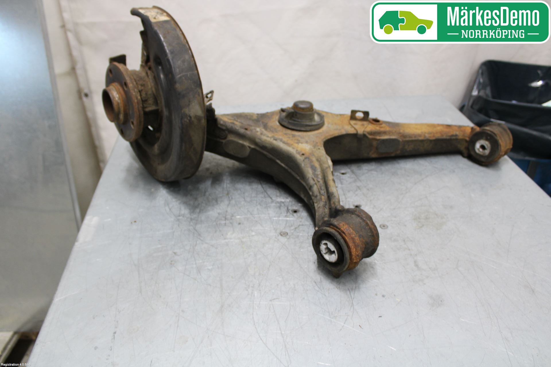 Volkswagen VW TRANSP/CARAVELLE (T5) 04-15 Bärarm Bak Höger