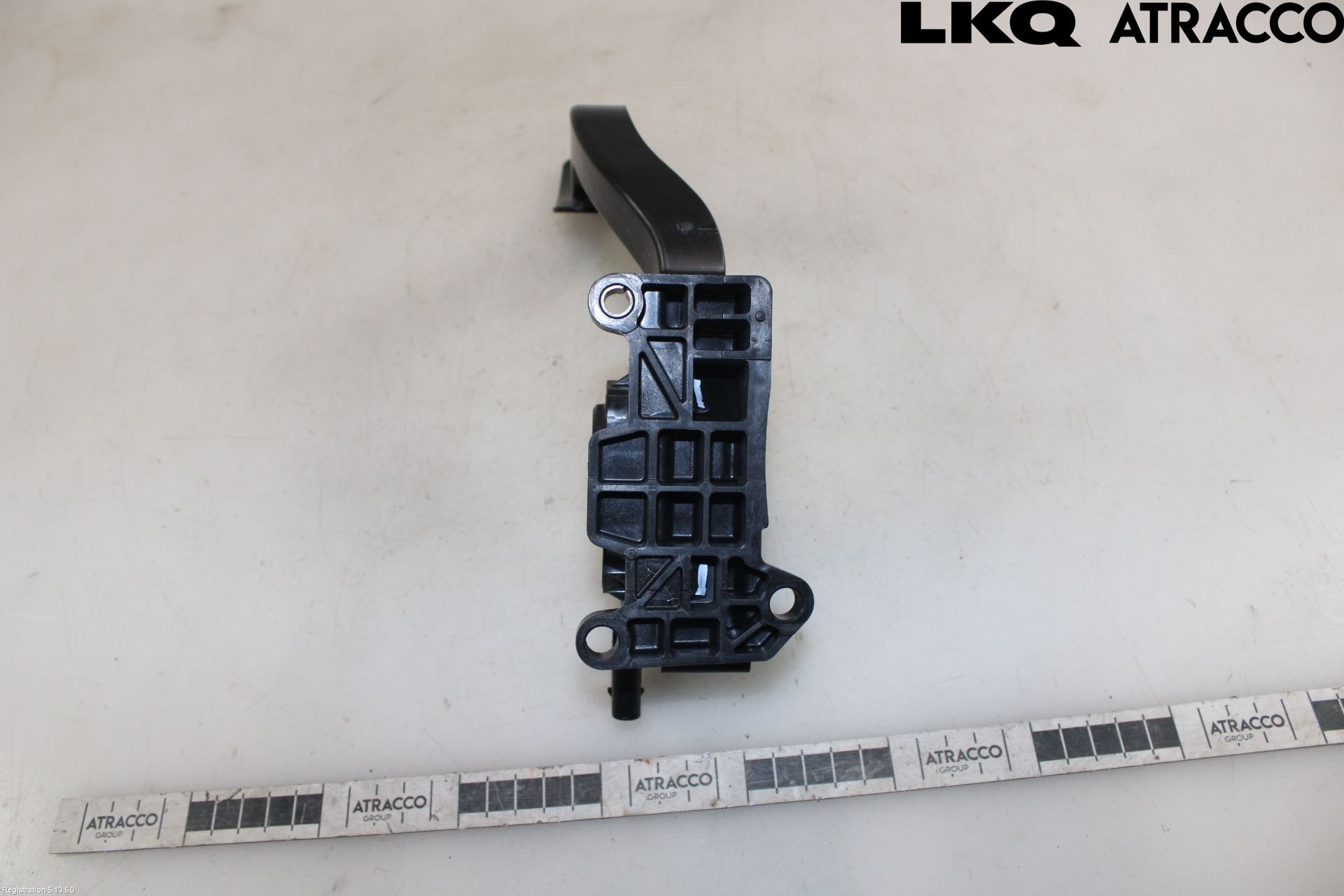 Tesla MODEL 3 17- Gaspedal