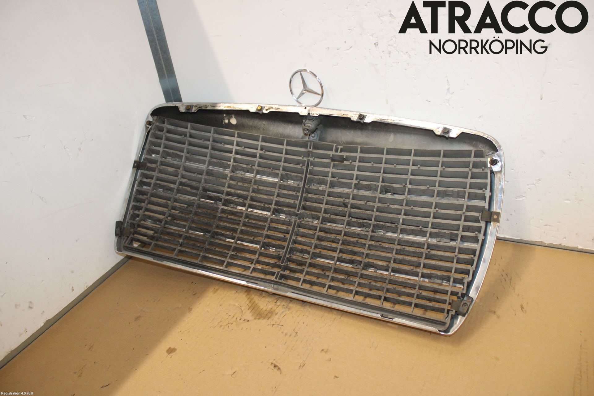 Mercedes-Benz MB 200-300  (W123) 76-86 Grill Komp