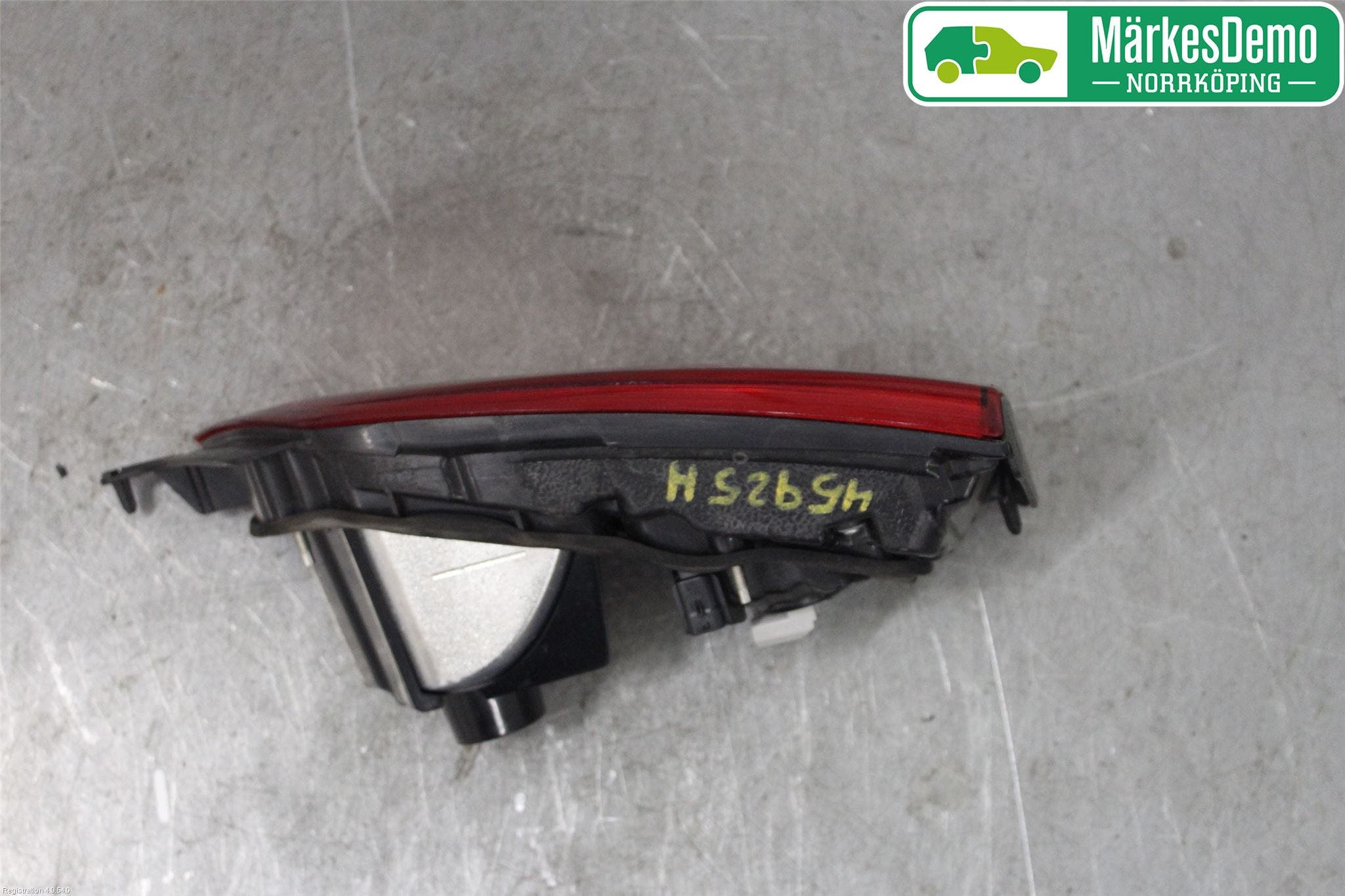 Nissan QASHQAI 14-17 Bakljus Lucka Hö