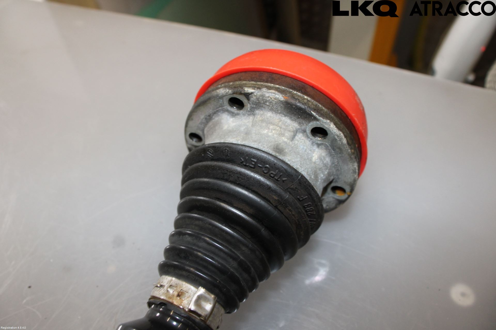 Volkswagen VW CADDY 11-15 Drivaxel Fram Höger