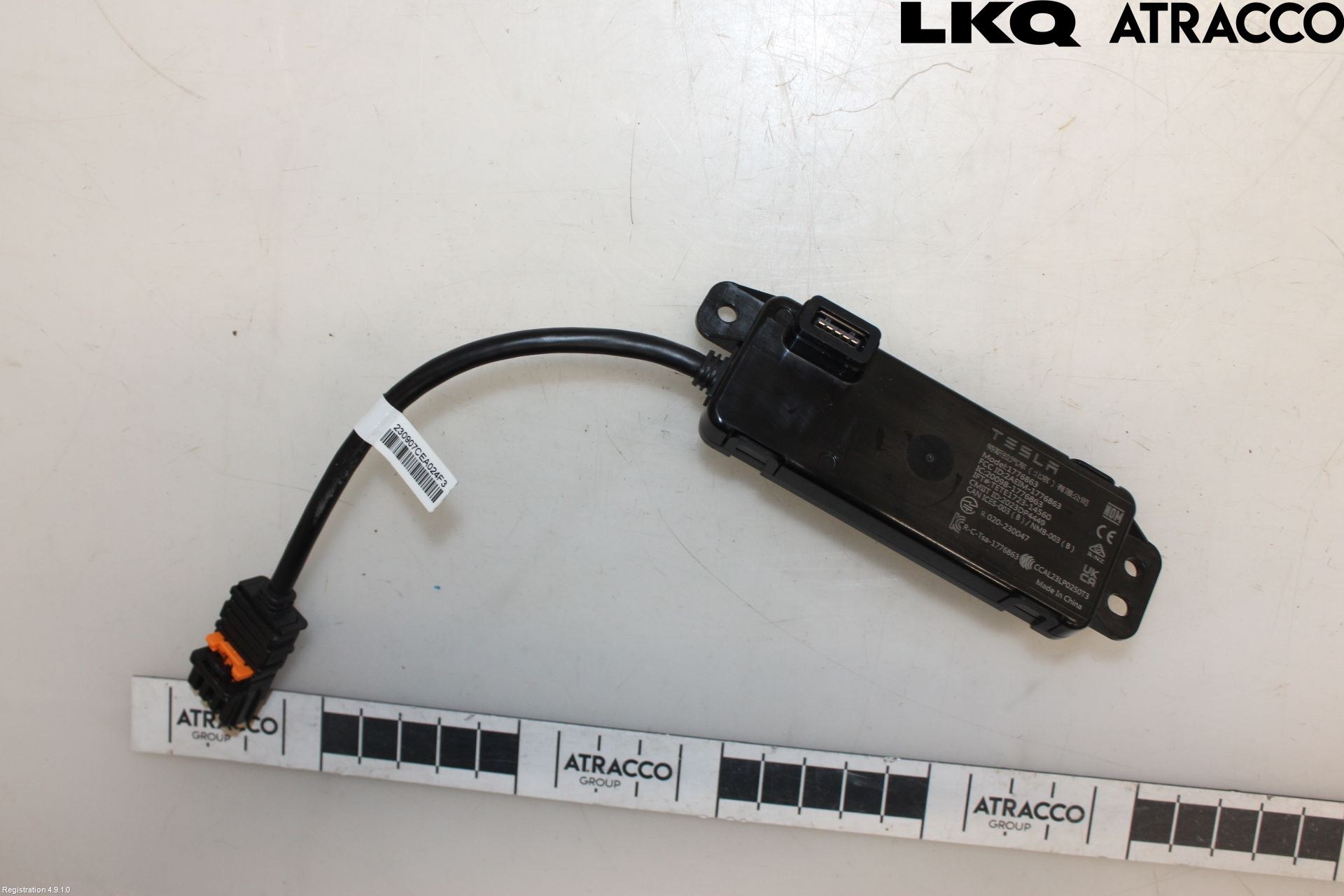Tesla MODEL 3 17- Usb Connection